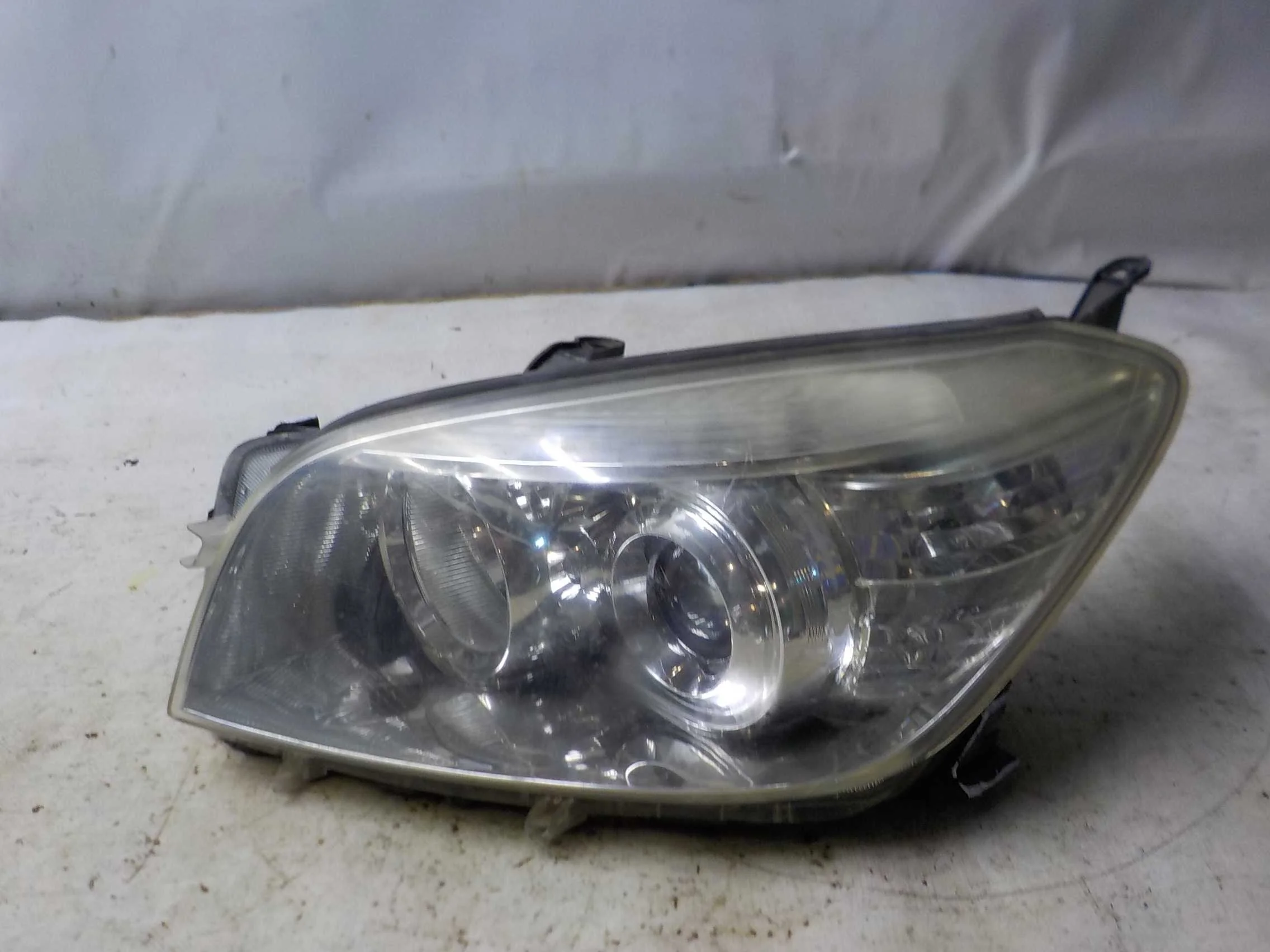 Фара Toyota RAV4 III (2005—2010)  Лево