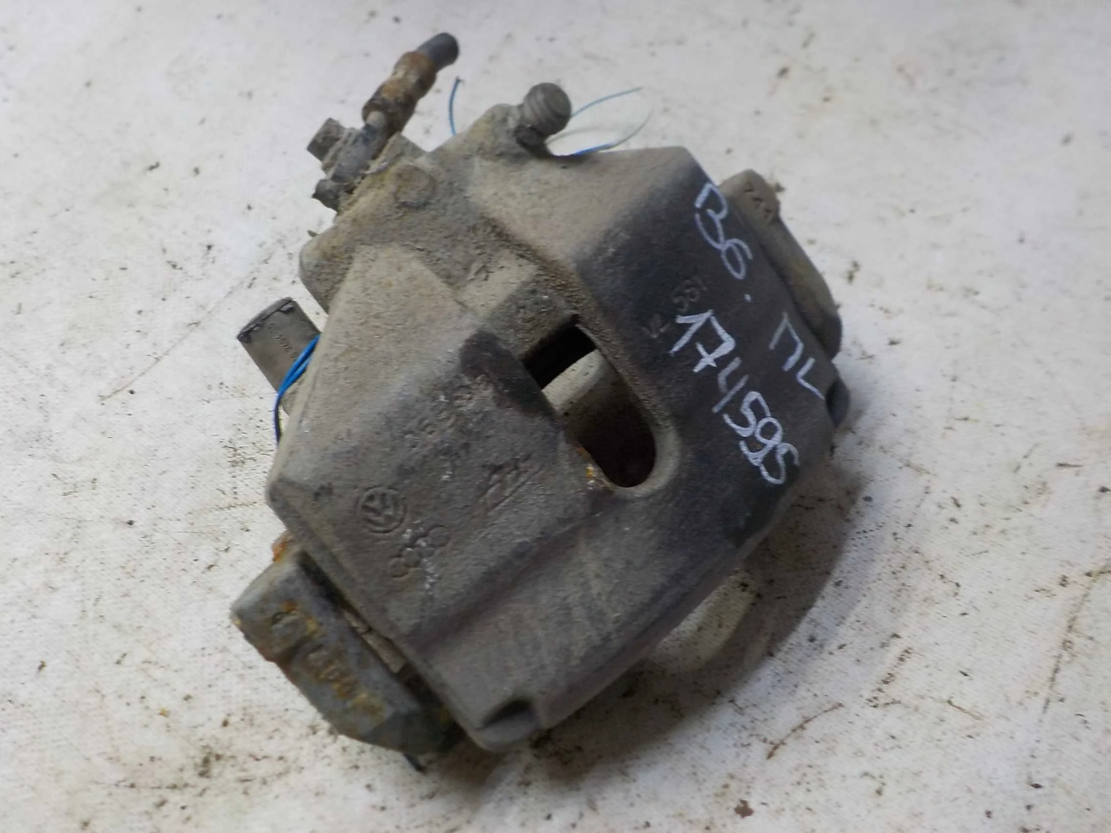 суппорт Volkswagen Passat B7 (2010—2015) Перед Лево