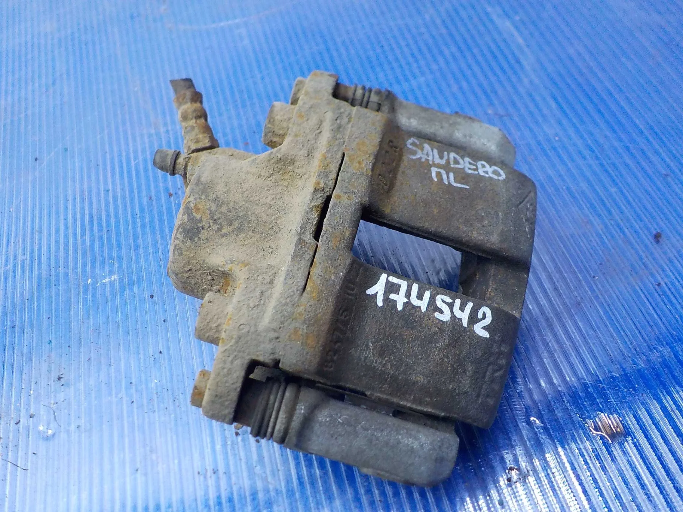 суппорт Renault Symbol ll (2008—2012) Перед Лево