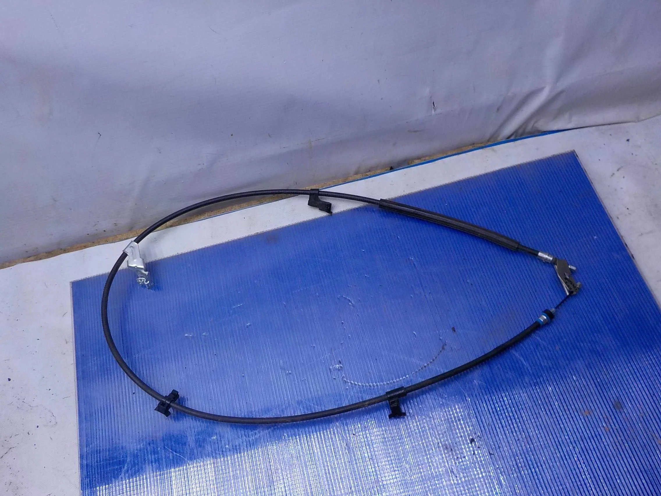 тросик капота Ford Focus III (2011—2015)