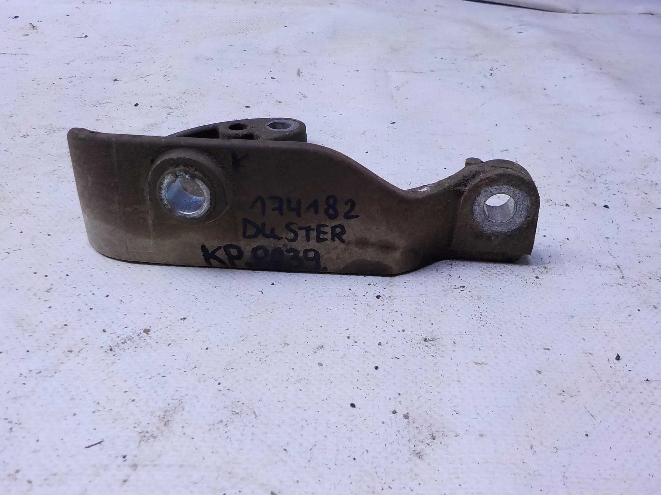 кронштейн раздаточной коробки Renault Duster I (2010—2015)