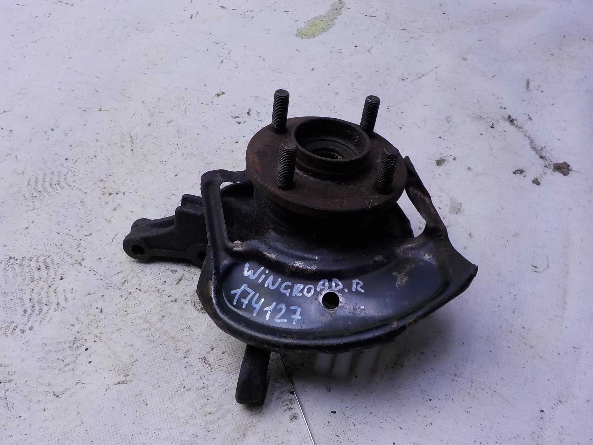 кулак поворотный Nissan Almera N16 (2000—2003) Перед Право