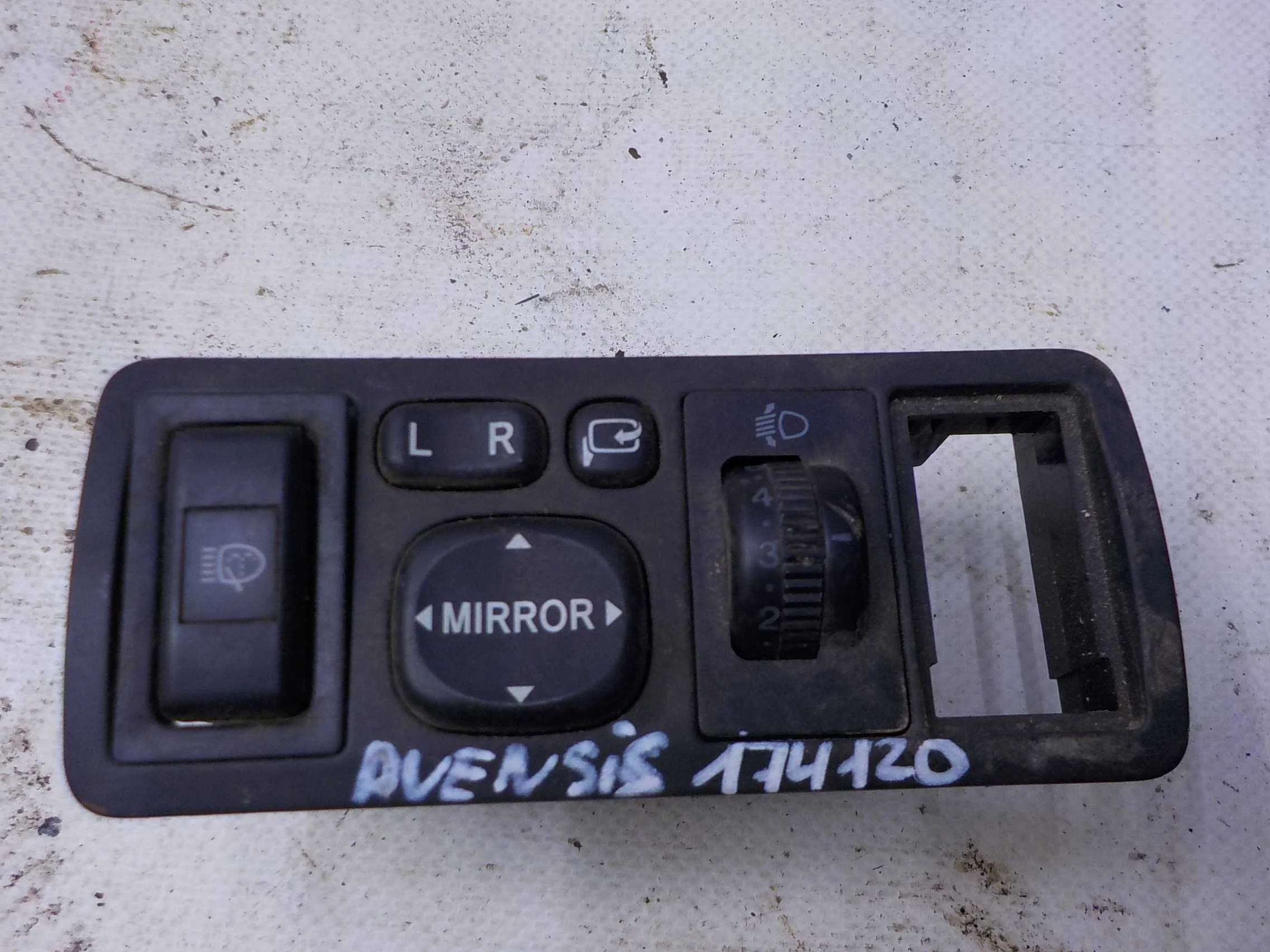 клавиши управления Toyota Avensis T250 рестайлинг (2006—2009)