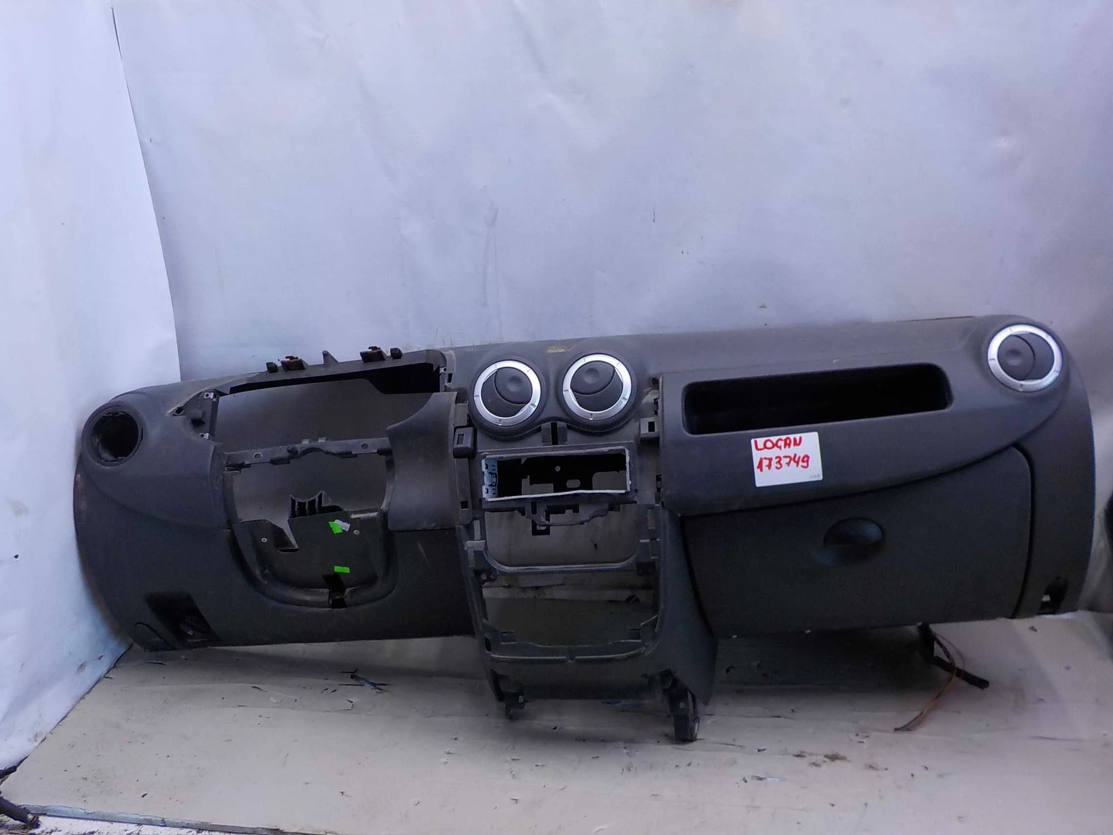 Торпедо Renault Logan I (2004—2009)