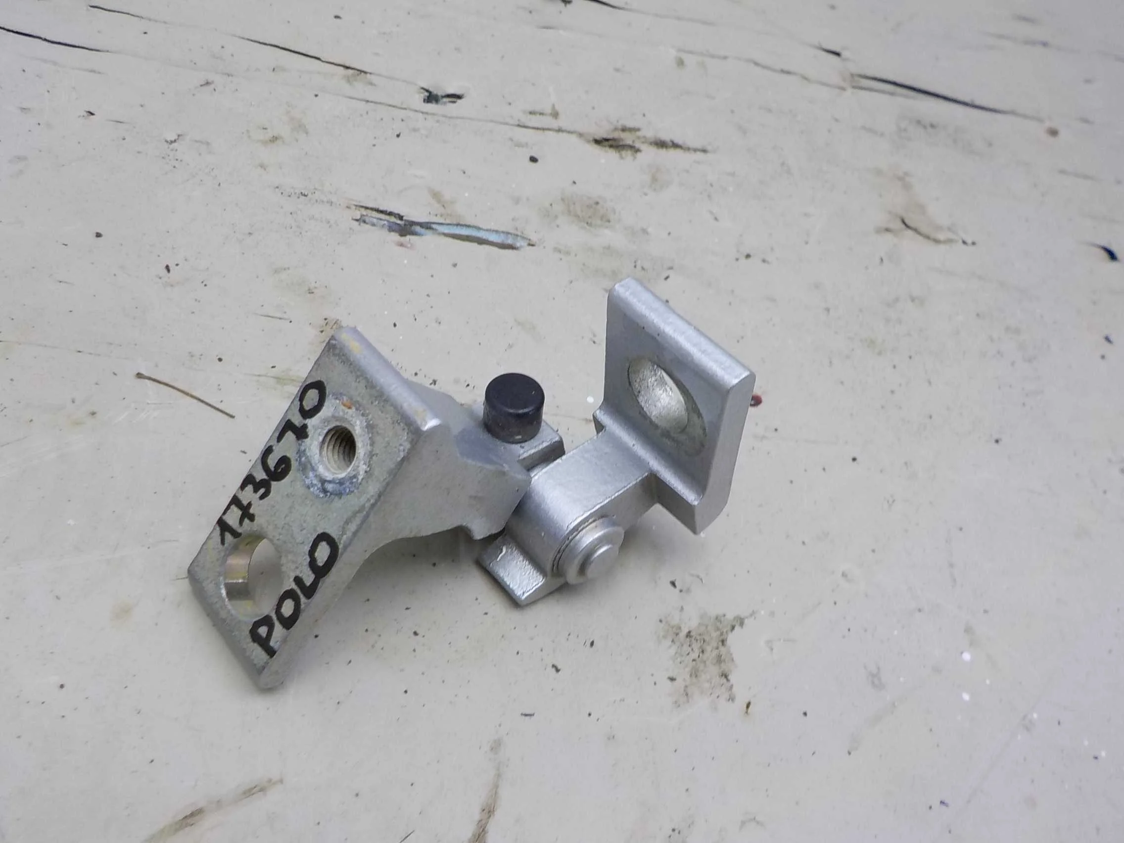 Петля двери Volkswagen Passat B7 (2010—2015)