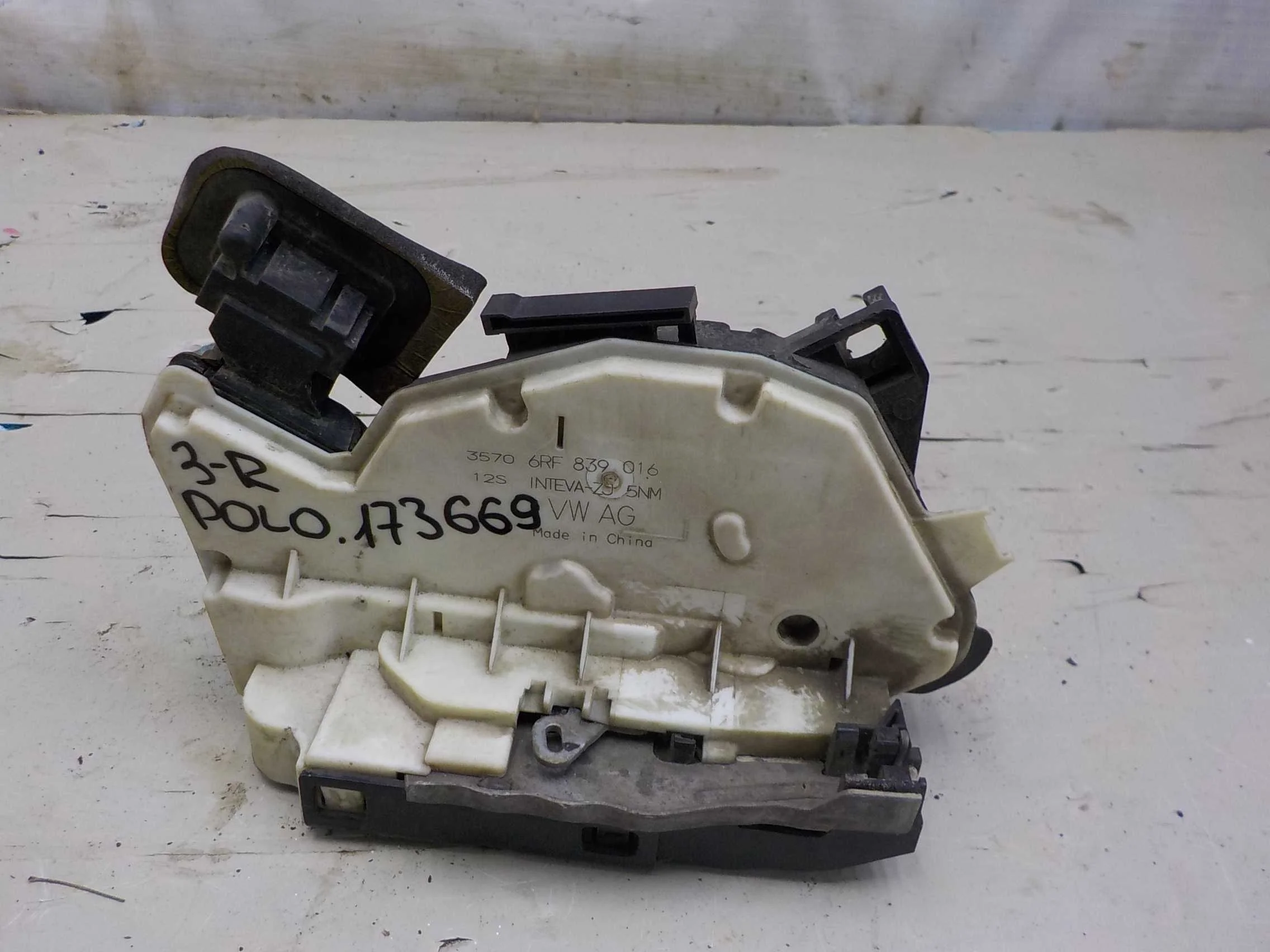 Замок двери Volkswagen Polo V (2009—2015) Зад Право