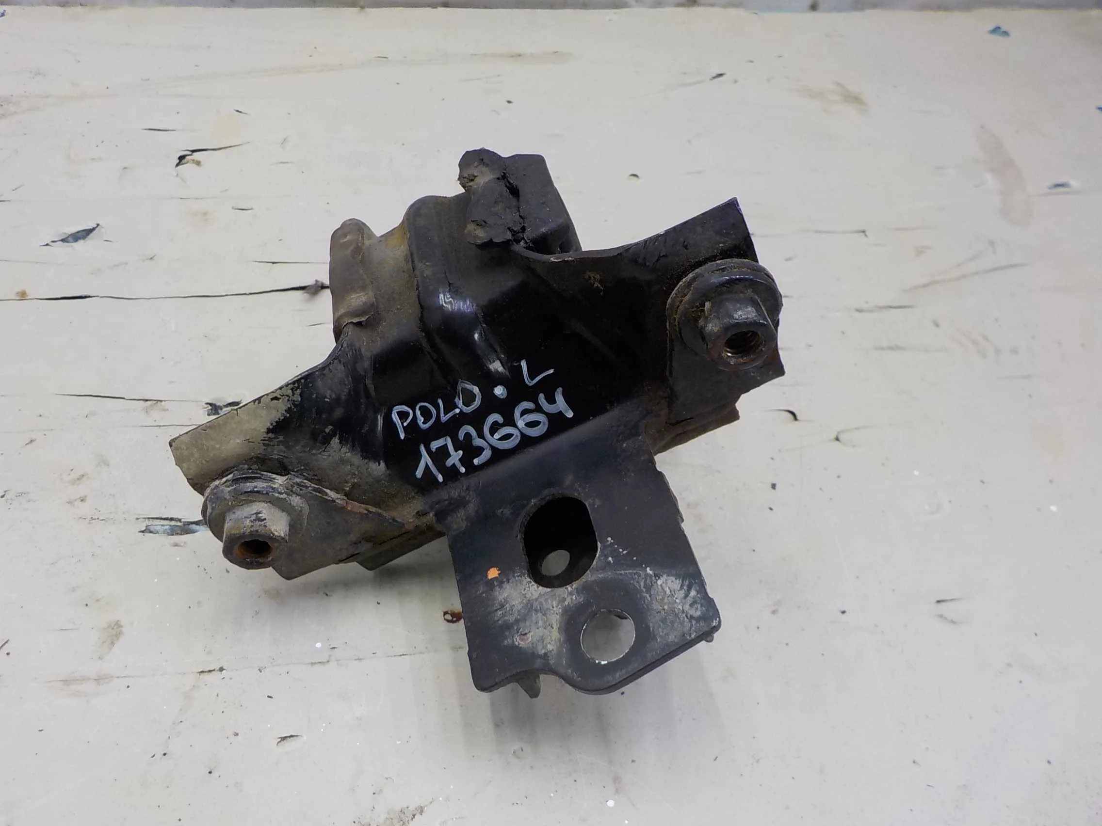 Опора двигателя Skoda Fabia I рестайлинг (2004—2007)  Лево