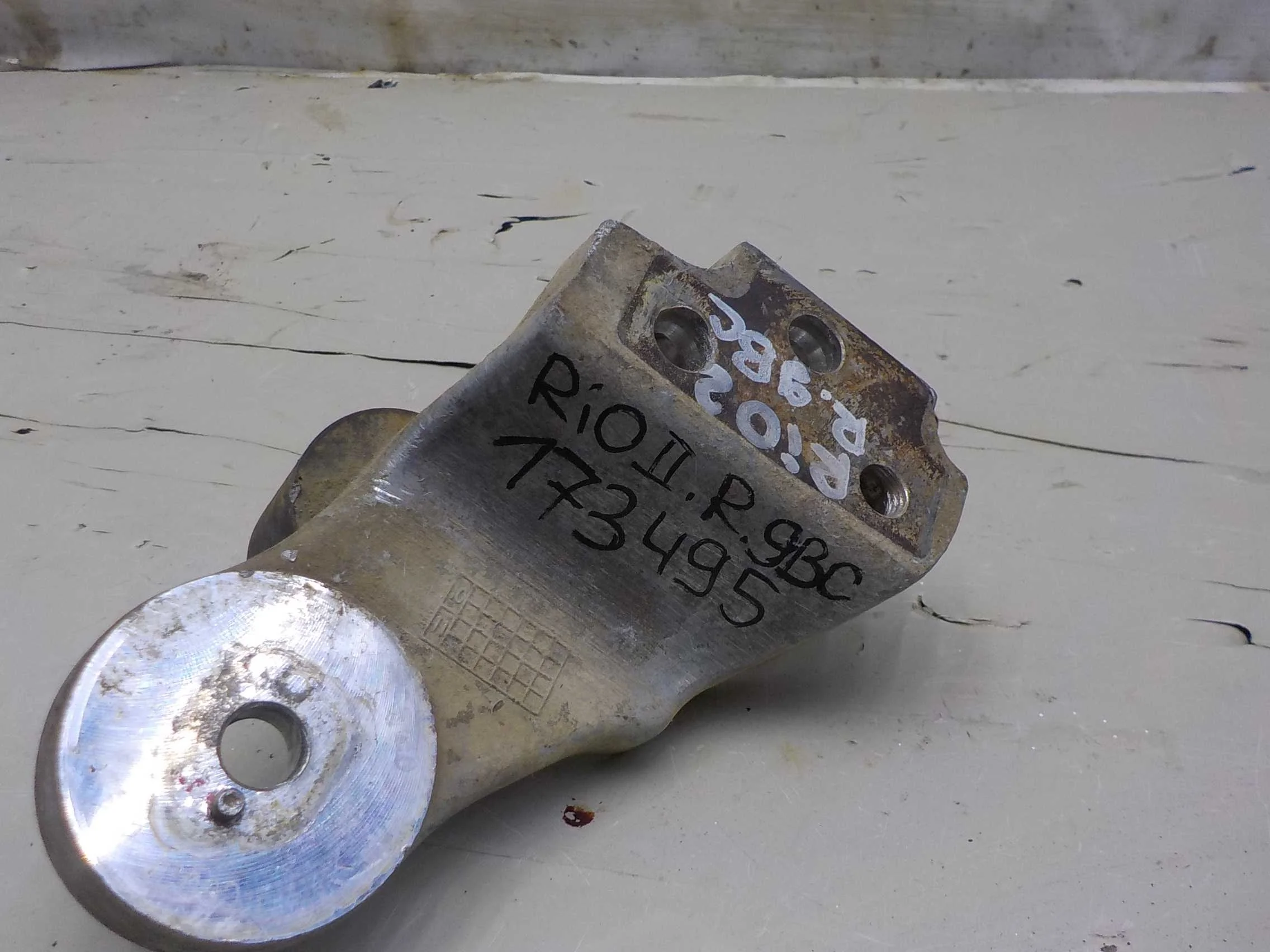 Кронштейн опоры двигателя Kia Rio II (2005—2009)