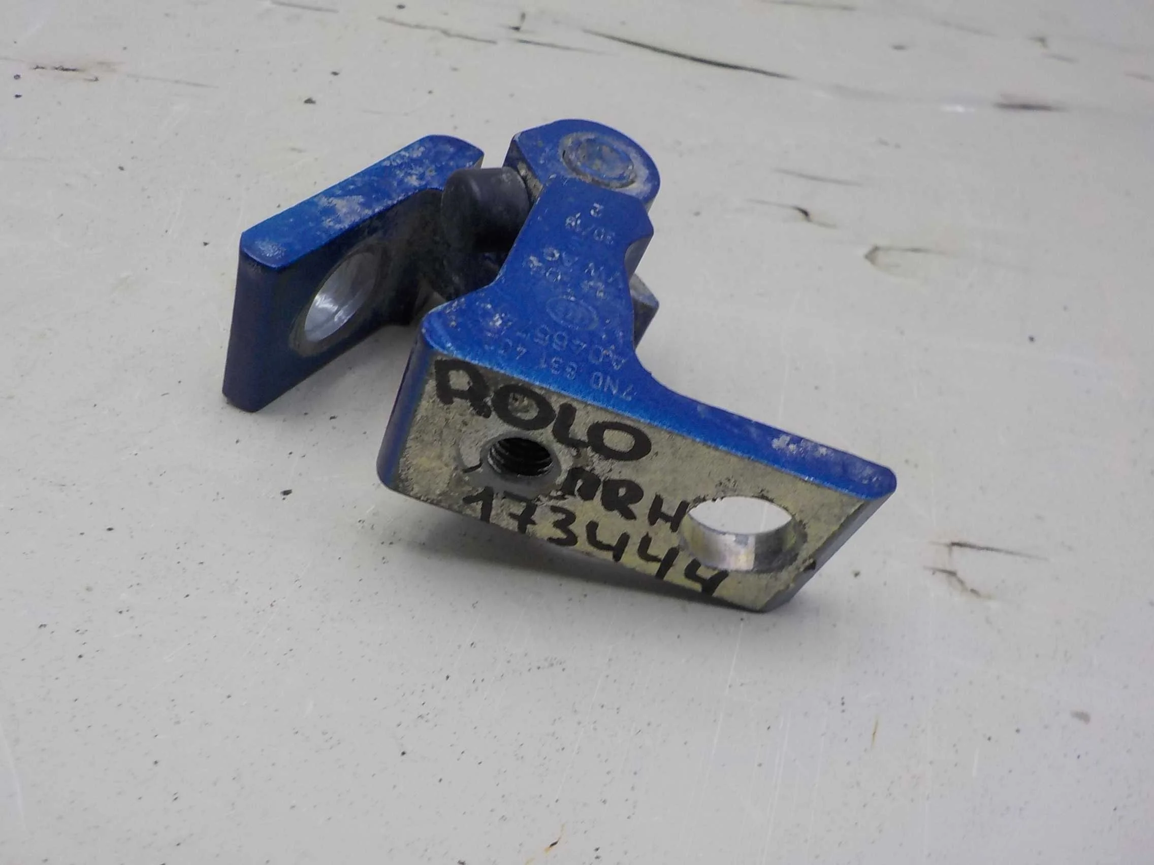 Петля двери Volkswagen Polo V рестайлинг (2015—2020)