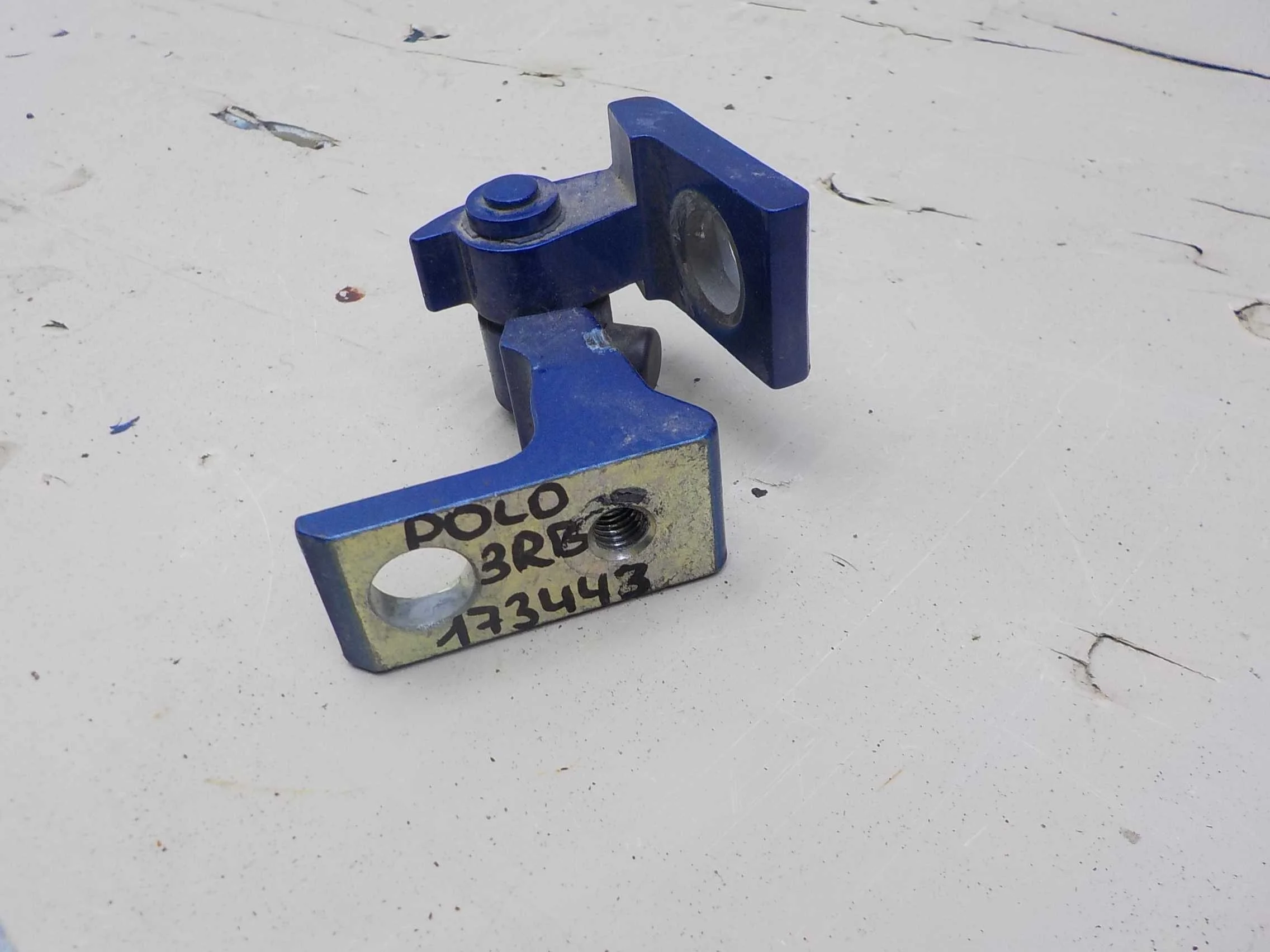 Петля двери Volkswagen Polo V рестайлинг (2015—2020)