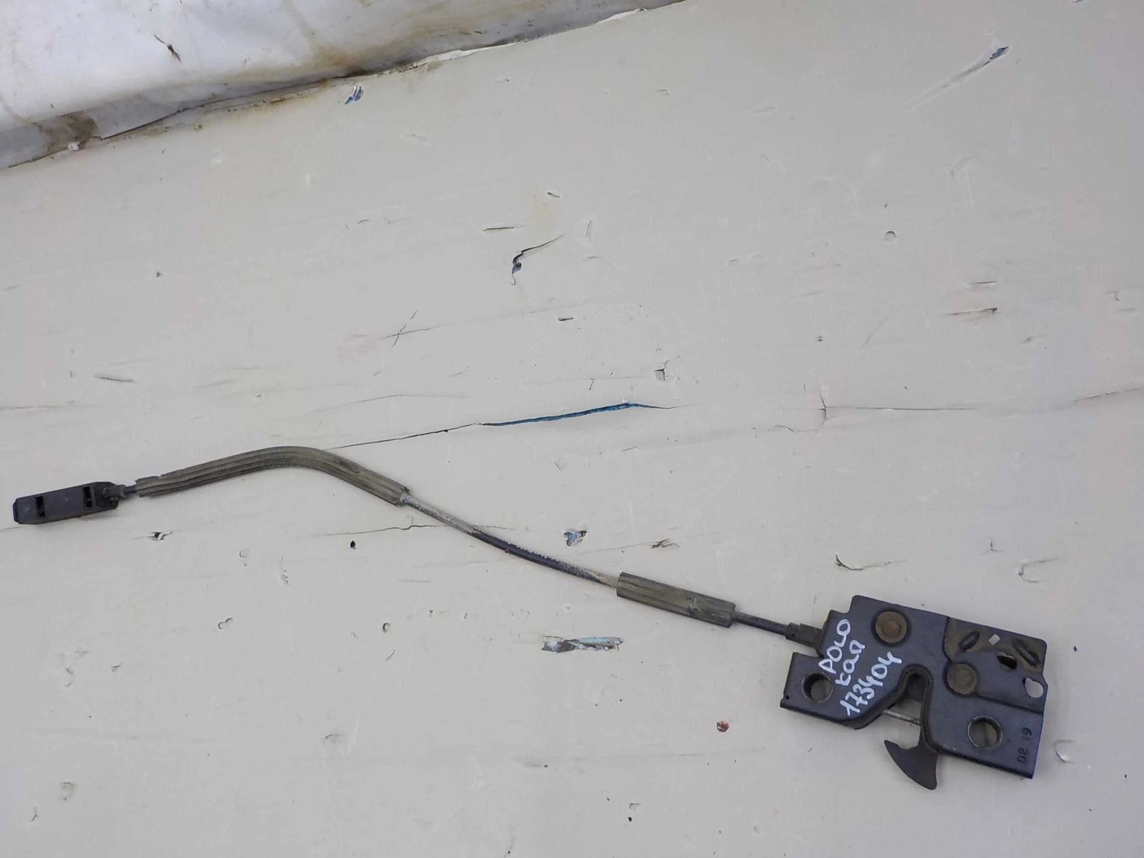 Замок капота Volkswagen Polo V (2009—2015)