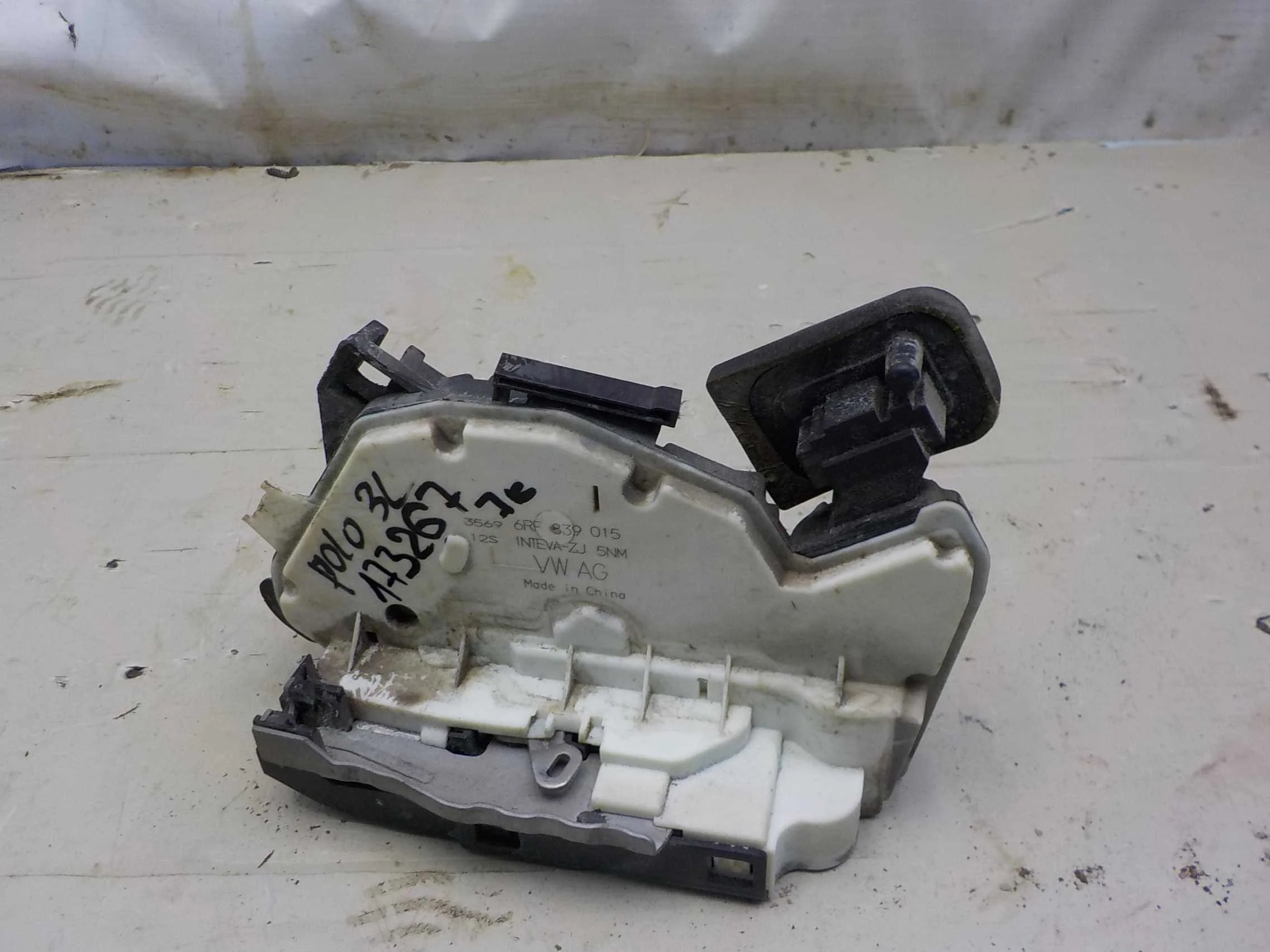 Замок двери Volkswagen Polo V (2009—2015) Зад Лево