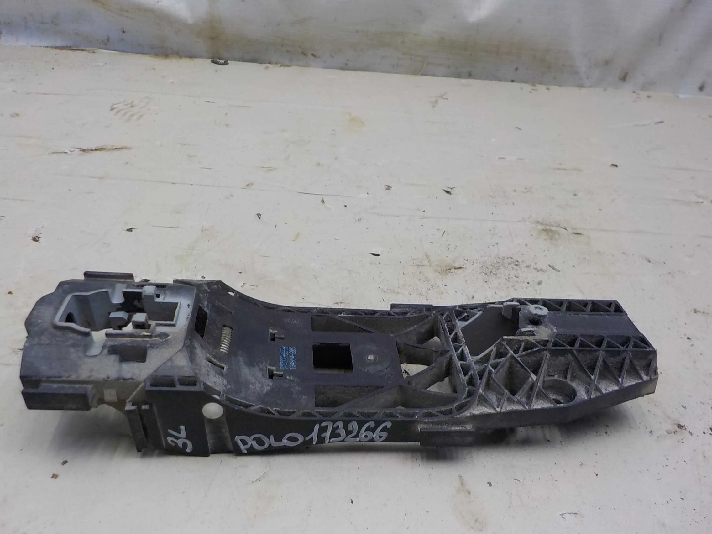 кронштейн ручки двери Volkswagen Polo V рестайлинг (2015—2020)