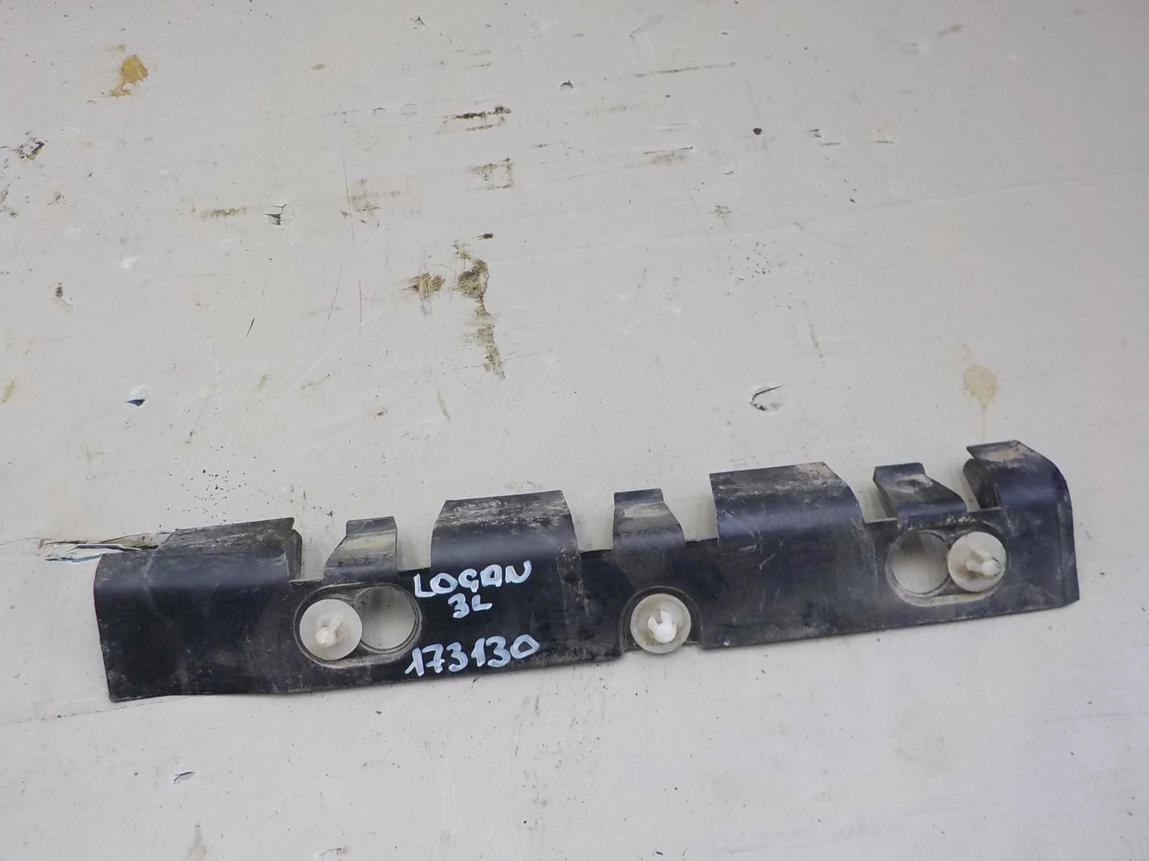 кронштейн бампера Renault Logan I (2004—2009) Зад Лево