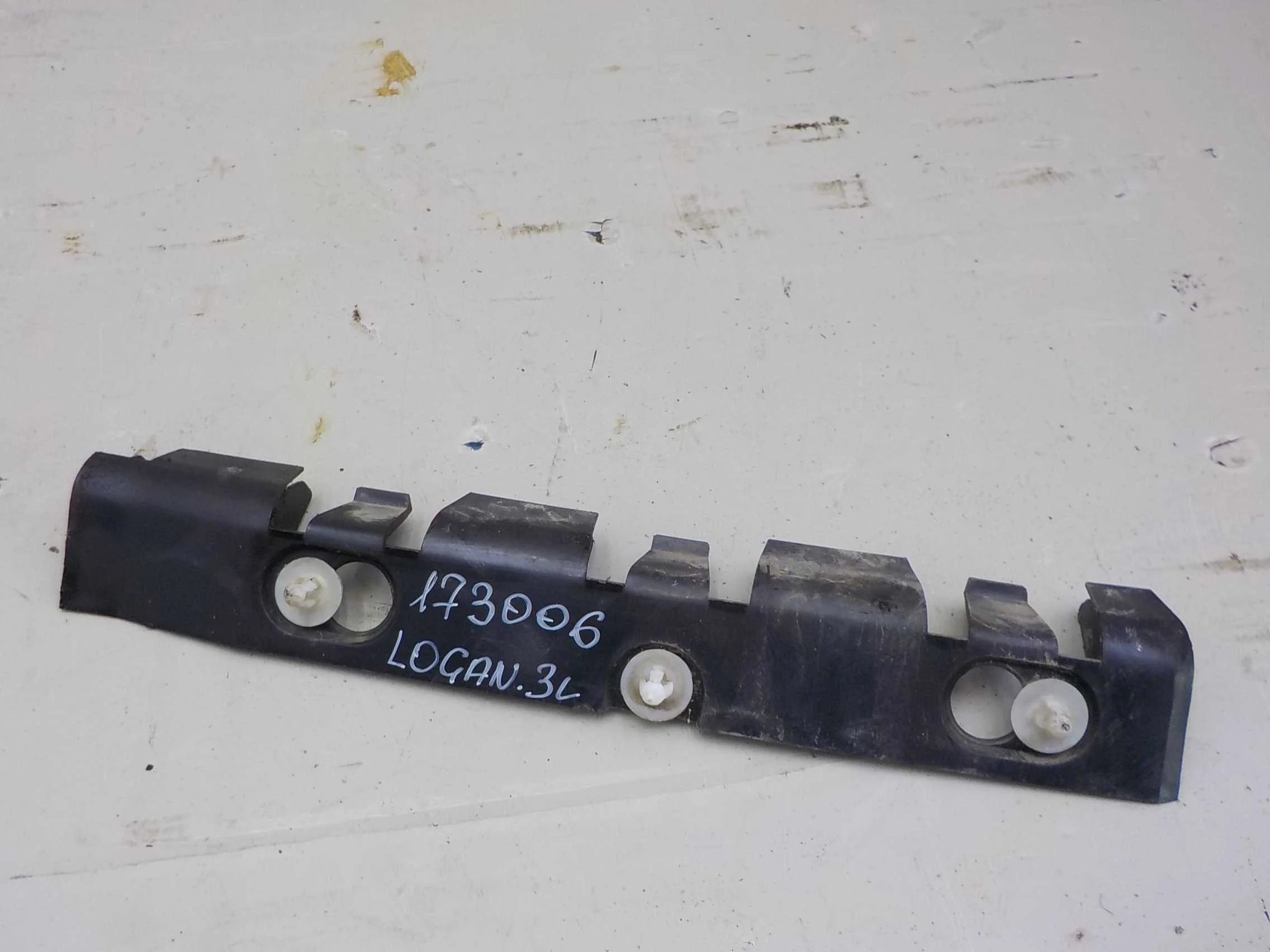 кронштейн бампера Renault Logan I (2004—2009) Зад Лево