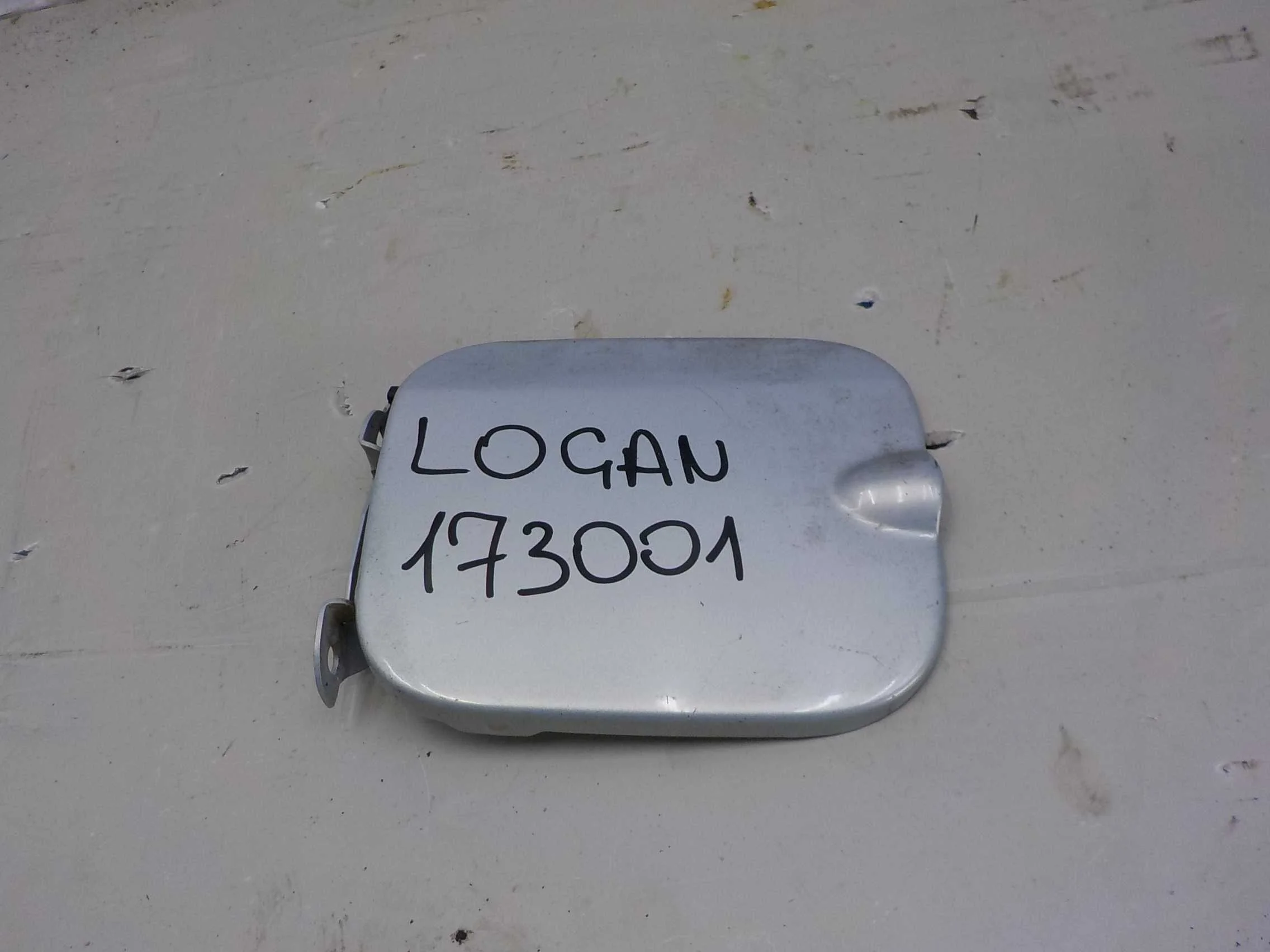 Лючок бензобака Renault Logan I (2004—2009)