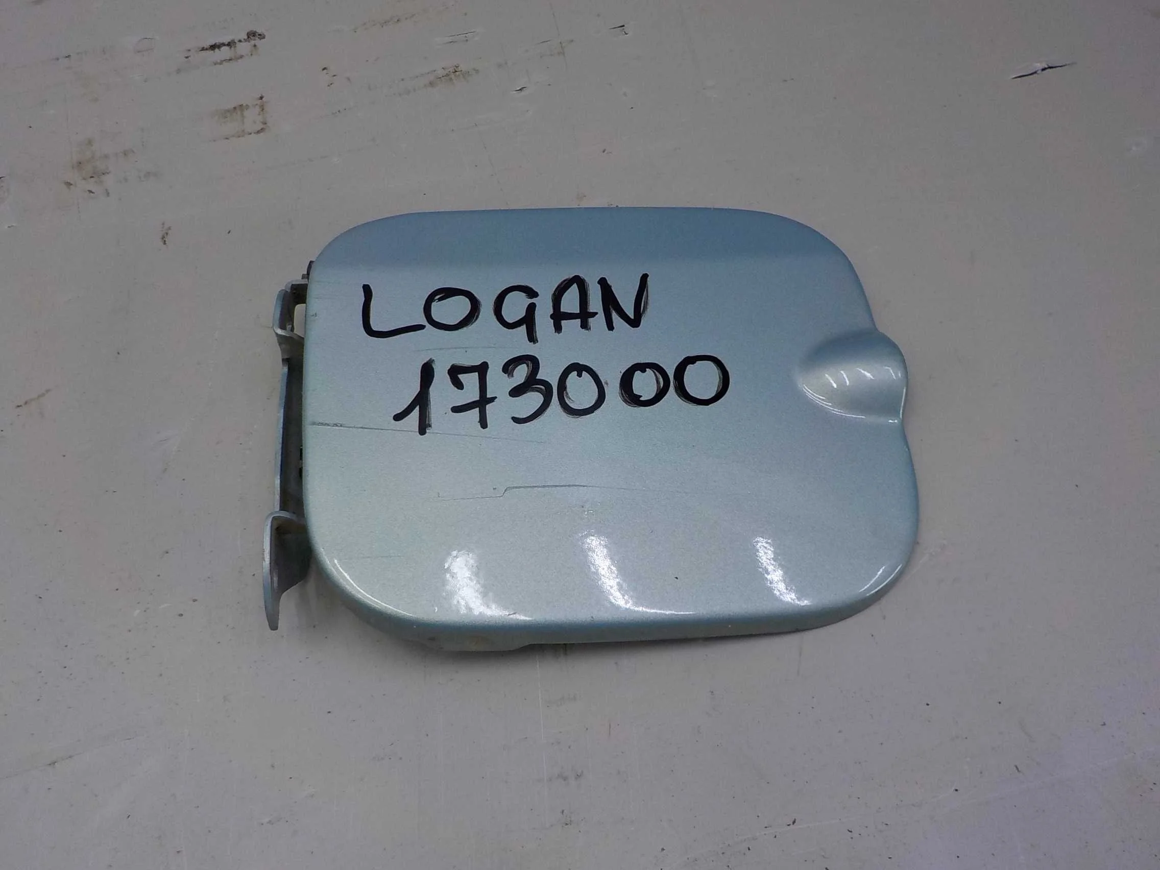 Лючок бензобака Renault Logan I (2004—2009)