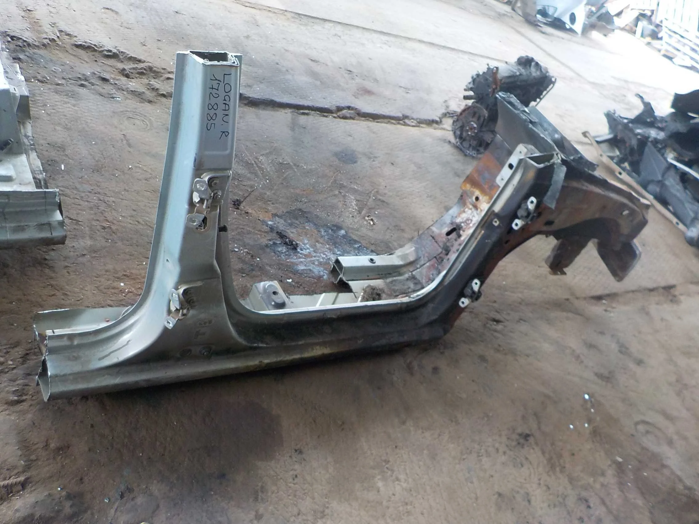 боковина кузова Renault Logan I (2004—2009)