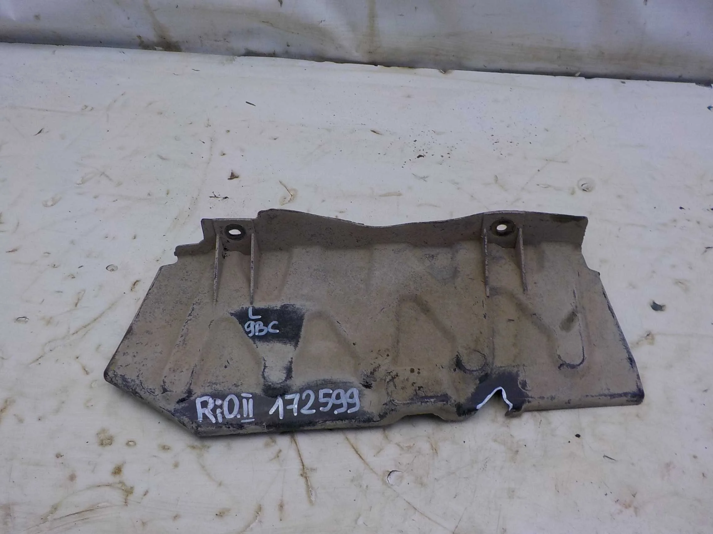 пыльник двс Kia Rio II (2005—2009)  Лево