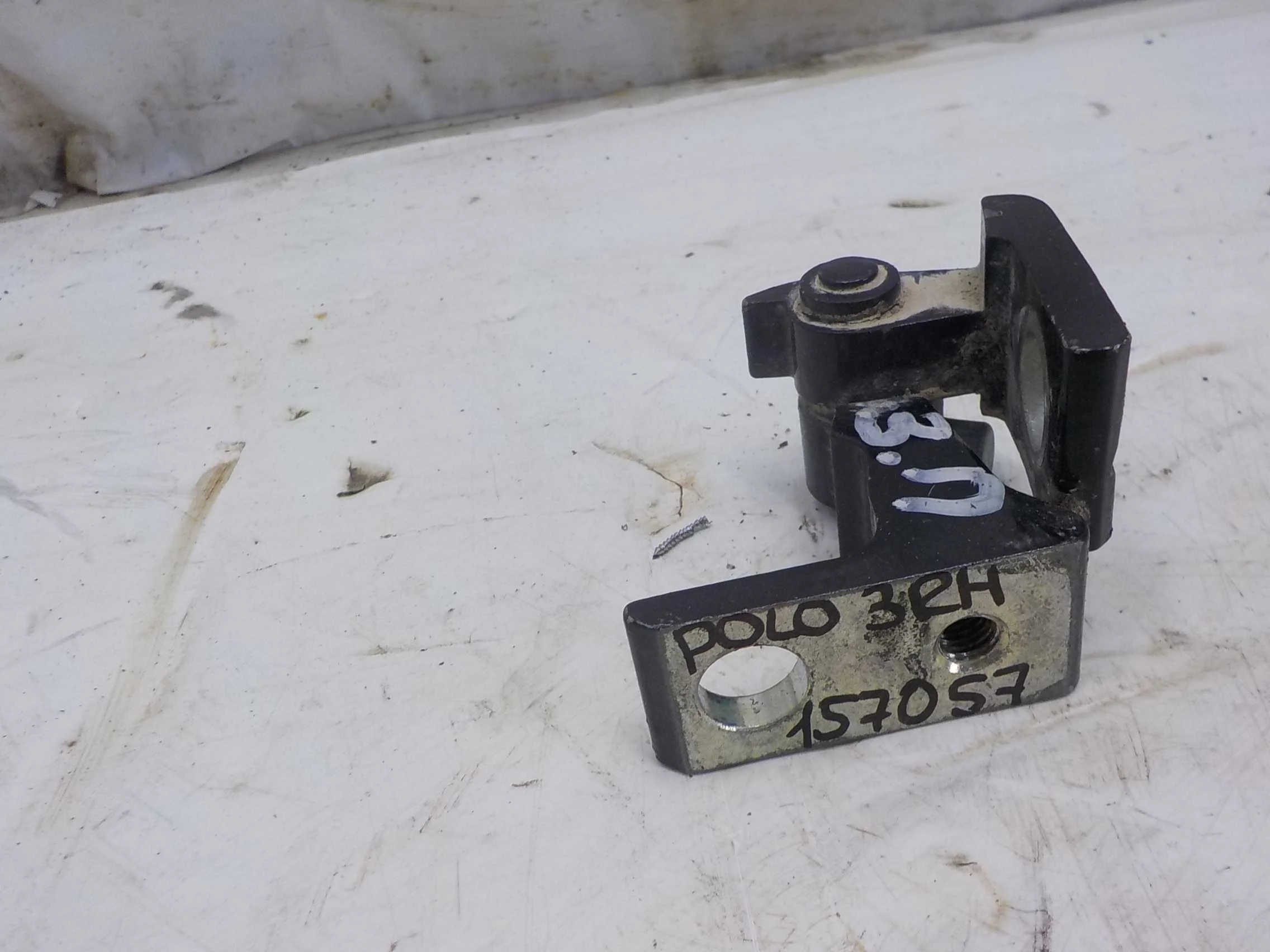 Петля двери Volkswagen Polo V рестайлинг (2015—2020)