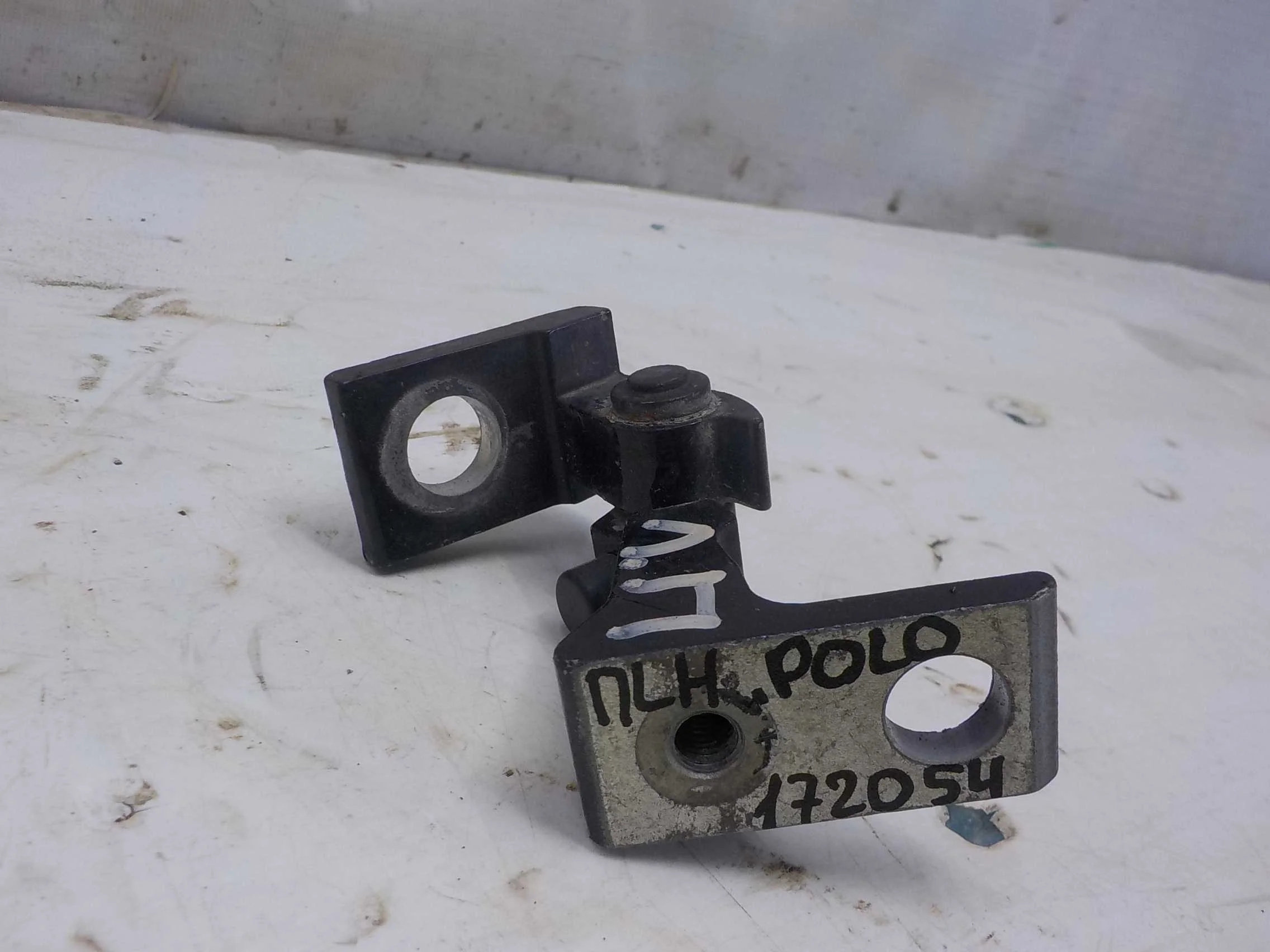 Петля двери Volkswagen Passat B7 (2010—2015) Перед Лево Низ