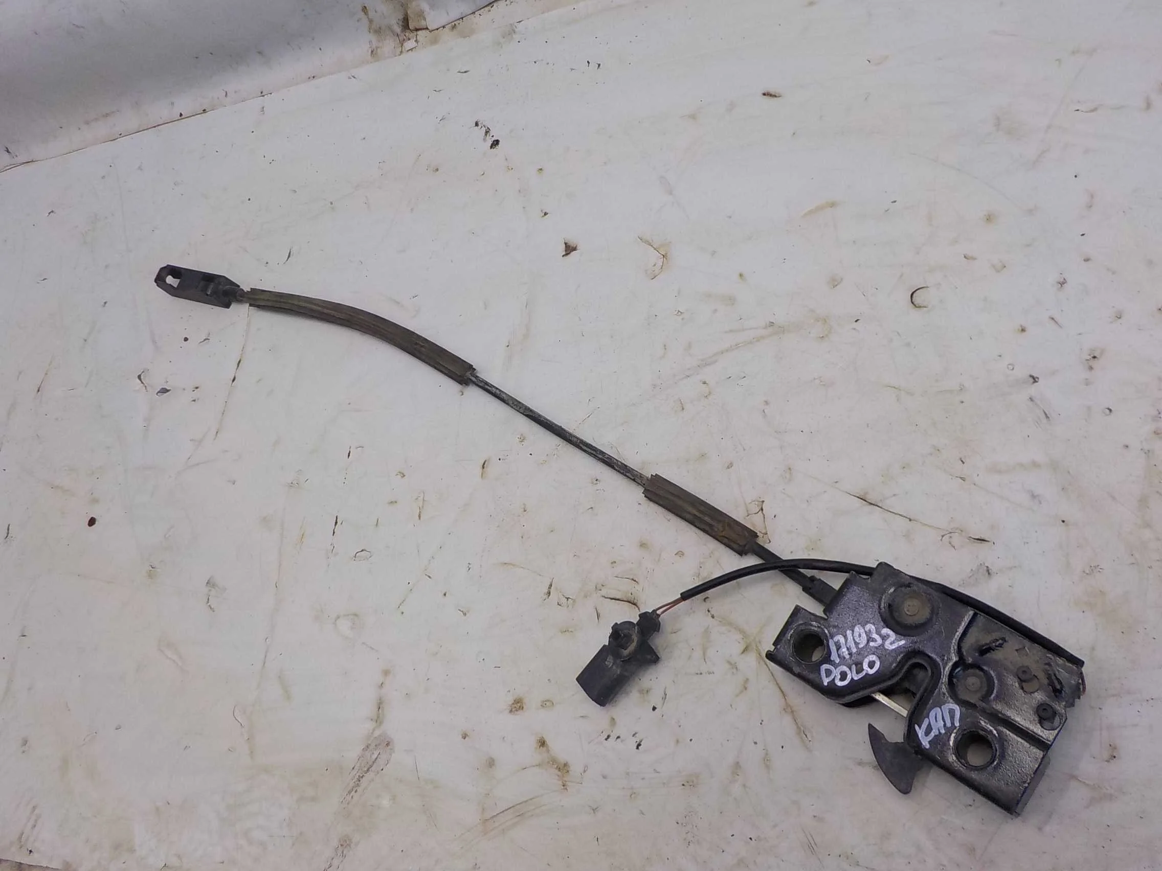 Замок капота Volkswagen Polo V (2009—2015)