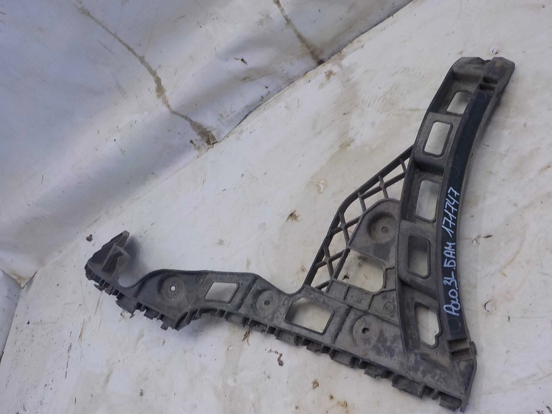 кронштейн бампера Volkswagen Polo V (2009—2015) Зад Лево