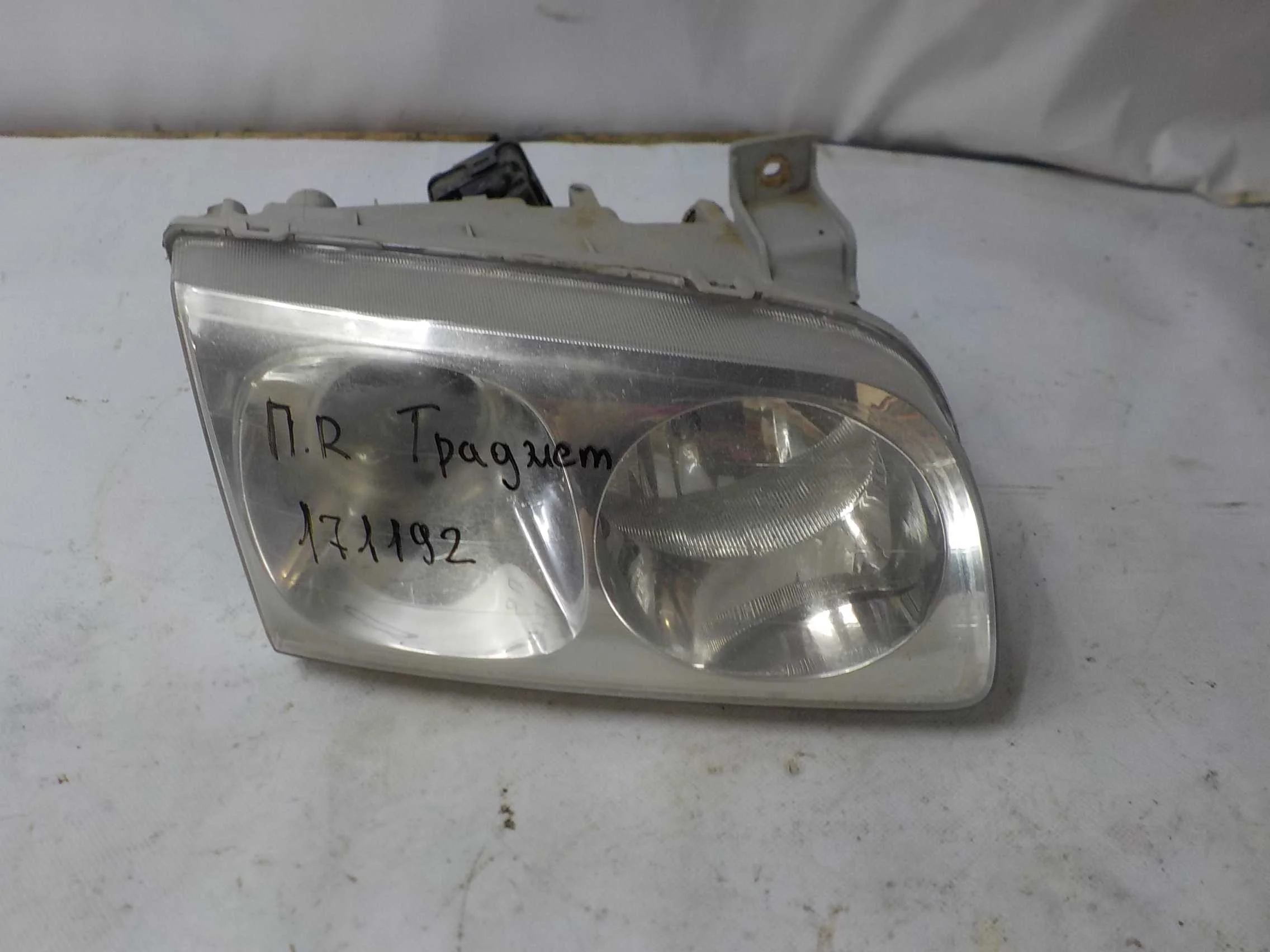 Фара Hyundai Trajet I (1999—2004)  Право