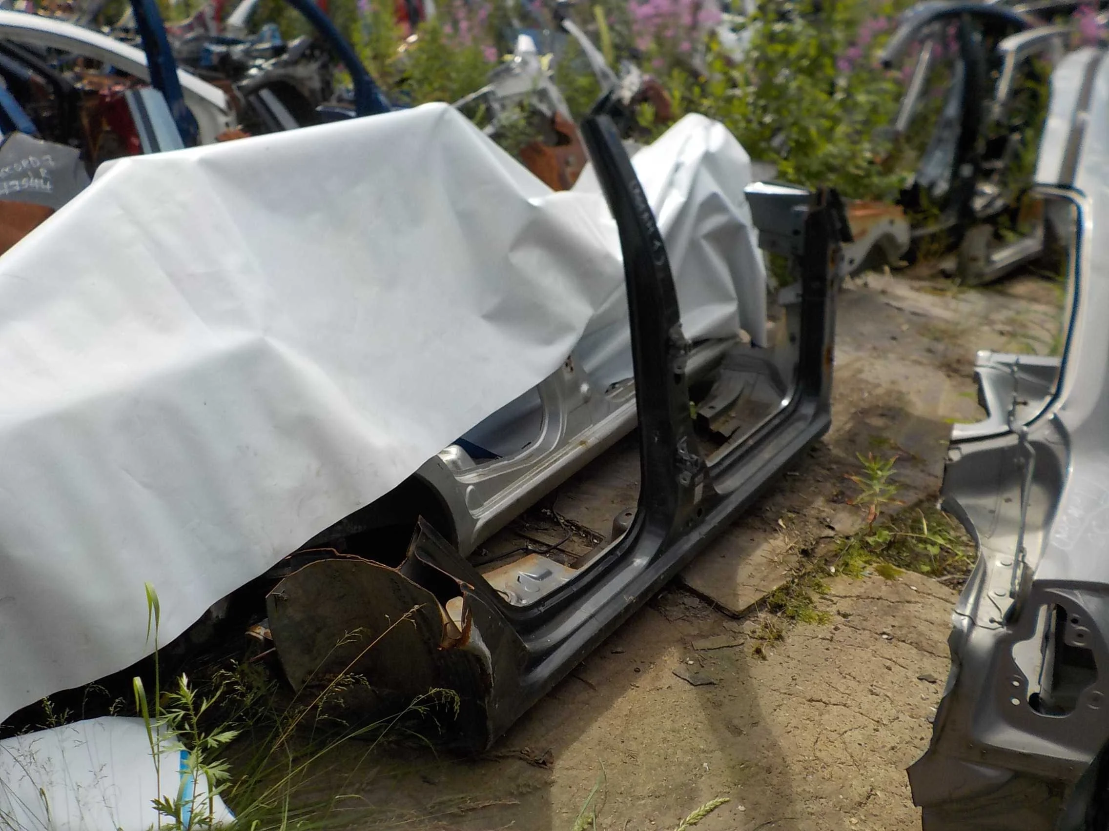 боковина кузова Renault Logan I (2004—2009)