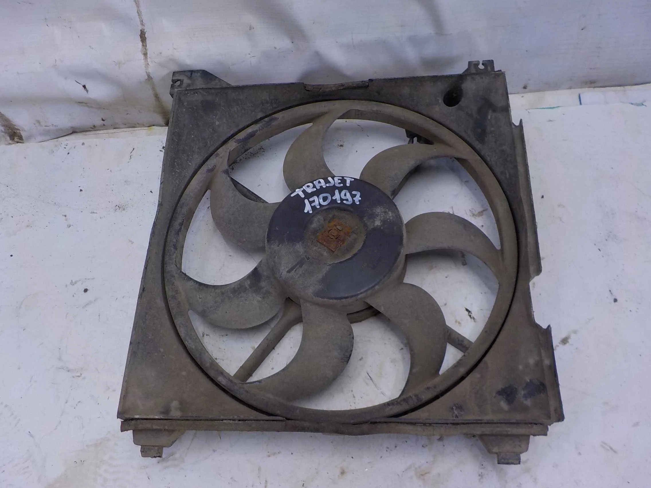 Диффузор радиатора Hyundai Sonata IV рестайлинг (2001—2012)