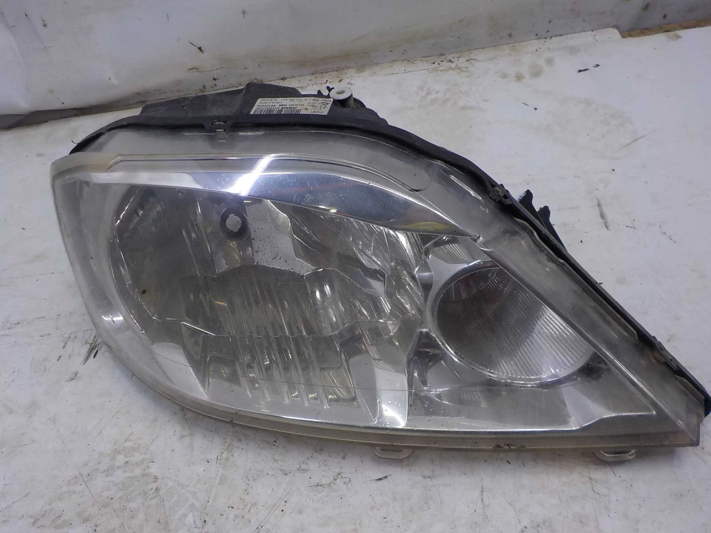 Фара Renault Logan I рестайлинг (2009—2015)  Право