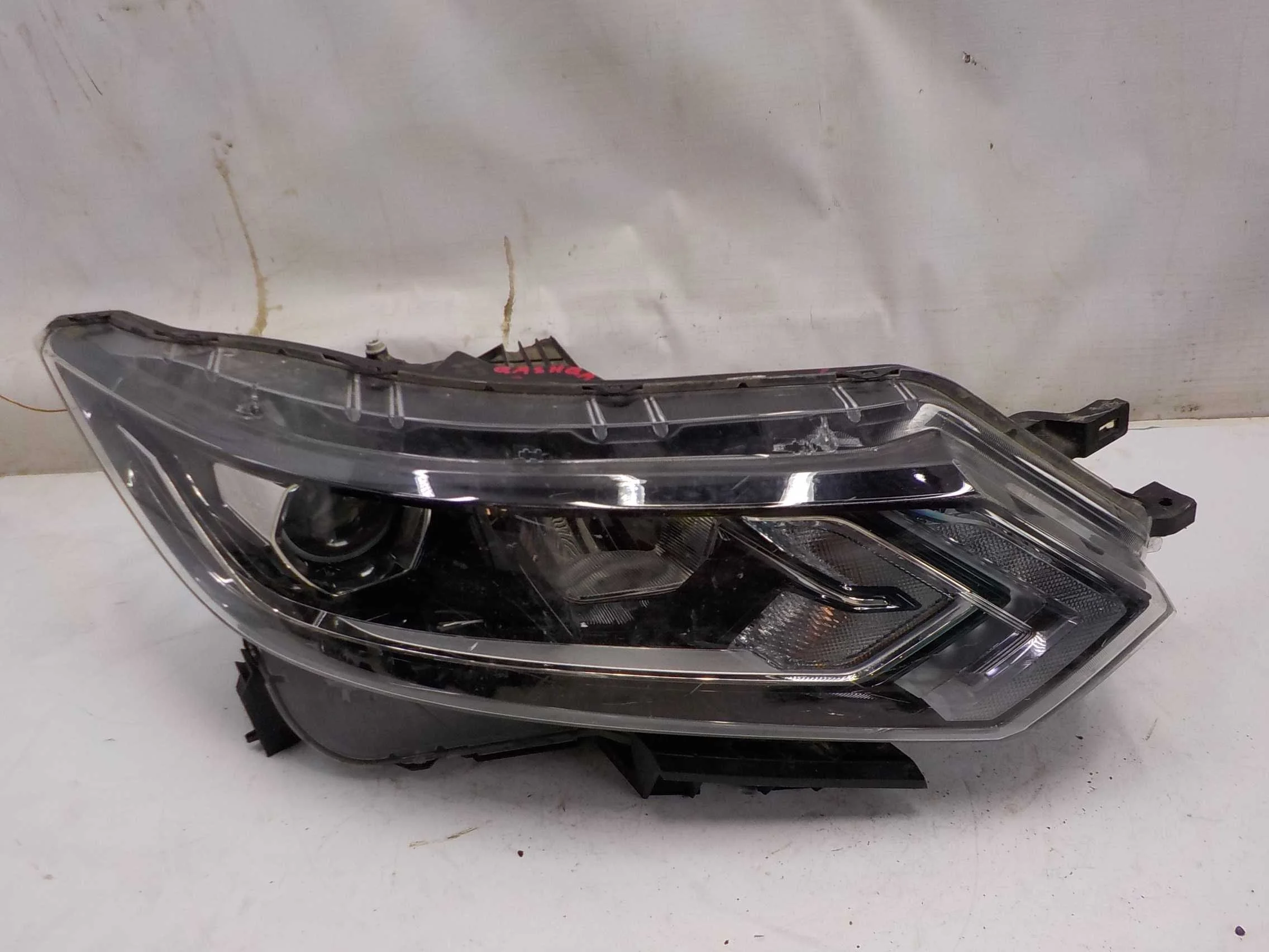 Фара Nissan Qashqai II рестайлинг (2017—2025)  Право