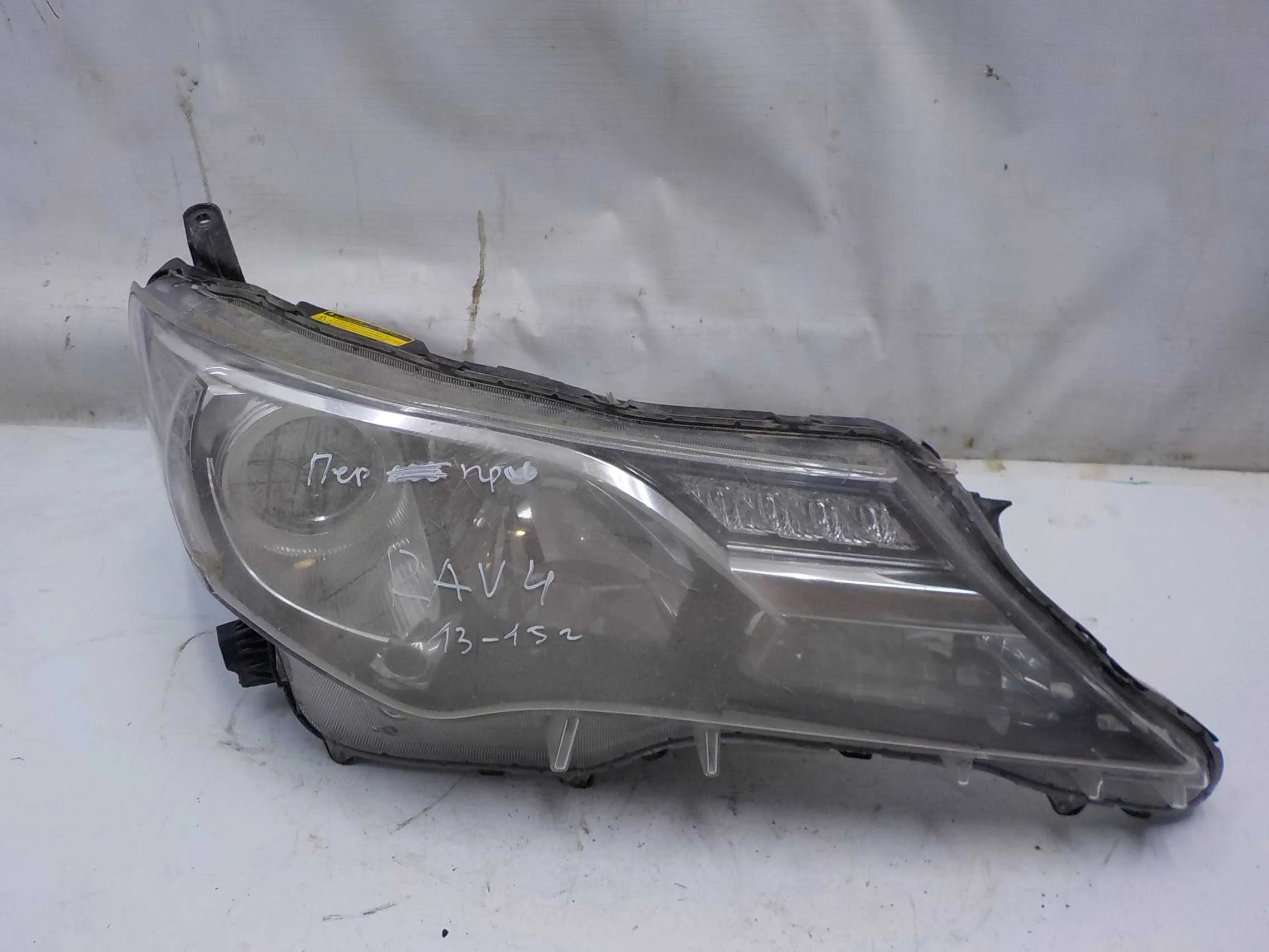 Фара Toyota RAV4 IV (2012—2015)  Право