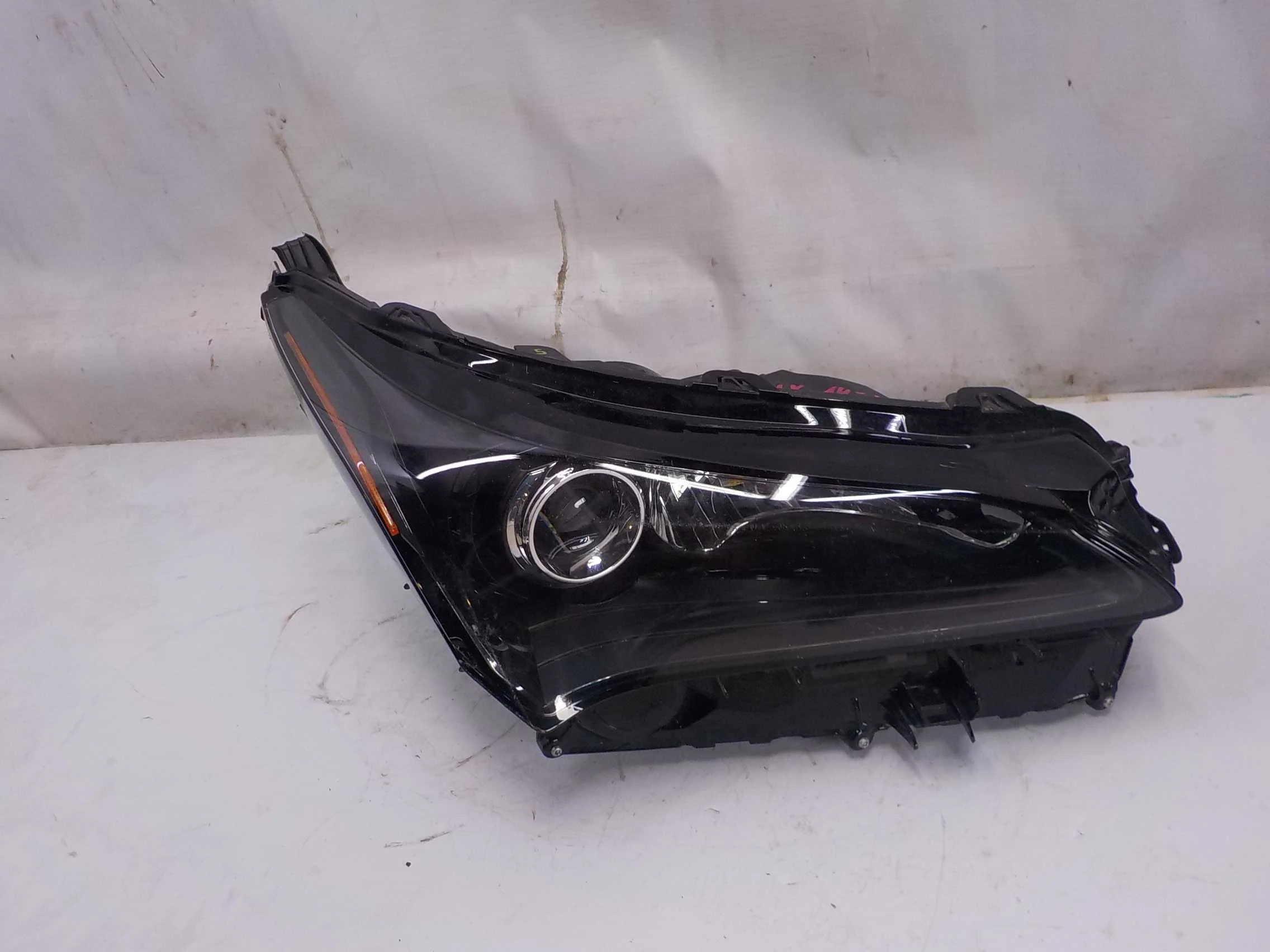 Фара Lexus NX Z10 рестайлинг (2017—2021)  Право