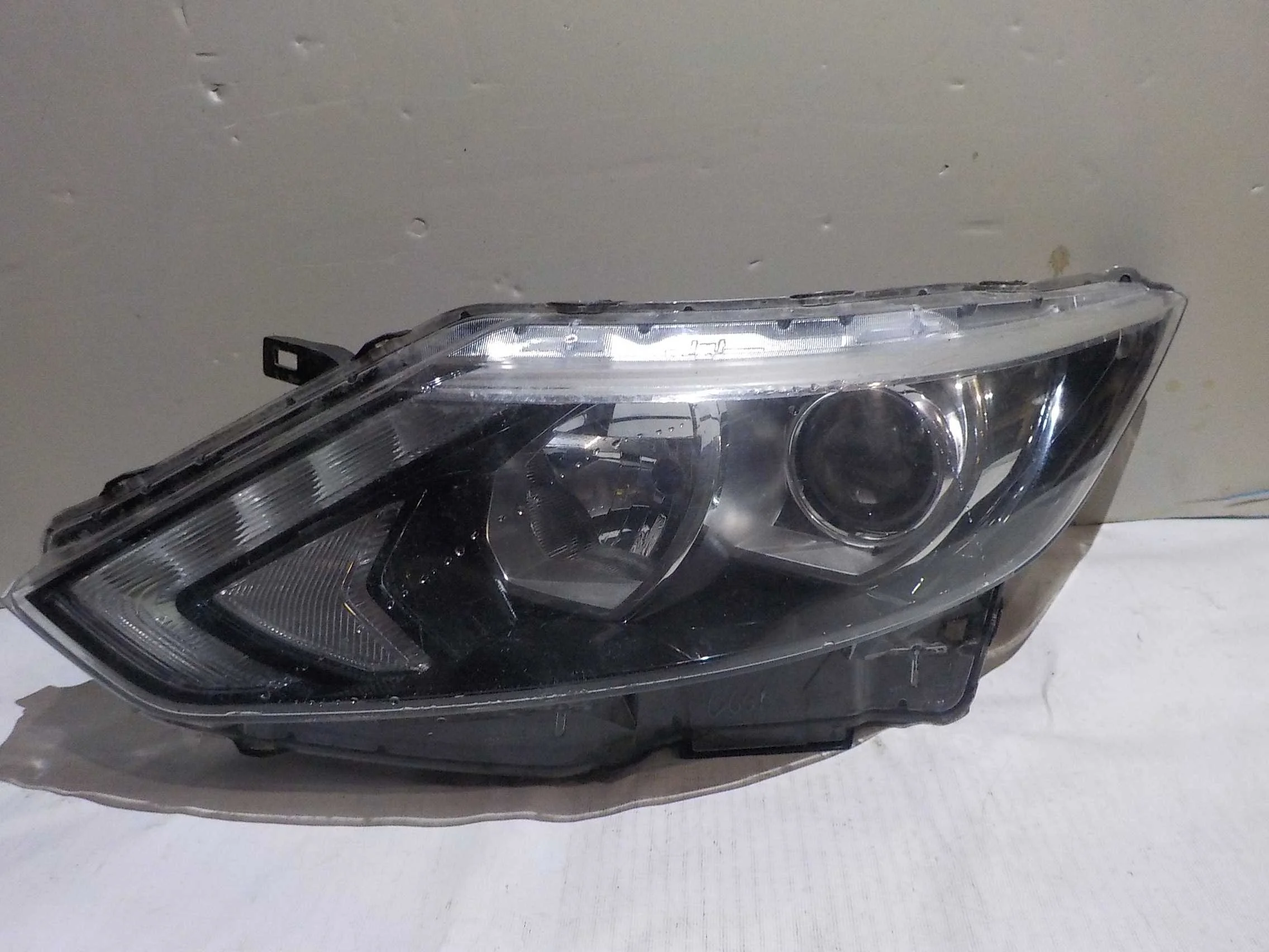 Фара Nissan Qashqai II (2013—2019)  Лево