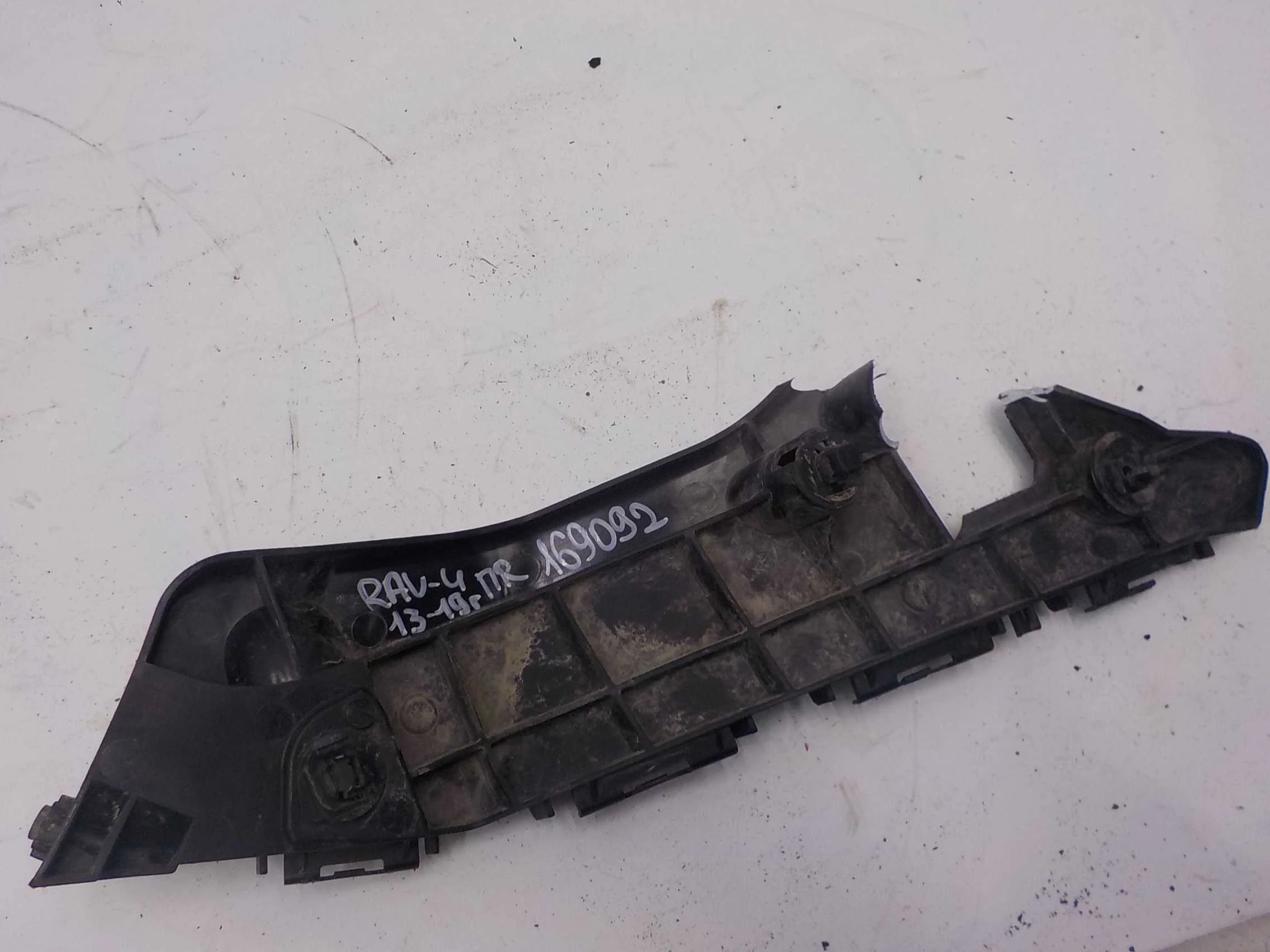 кронштейн бампера Toyota RAV4 IV рестайлинг (2015—2019) Перед Право