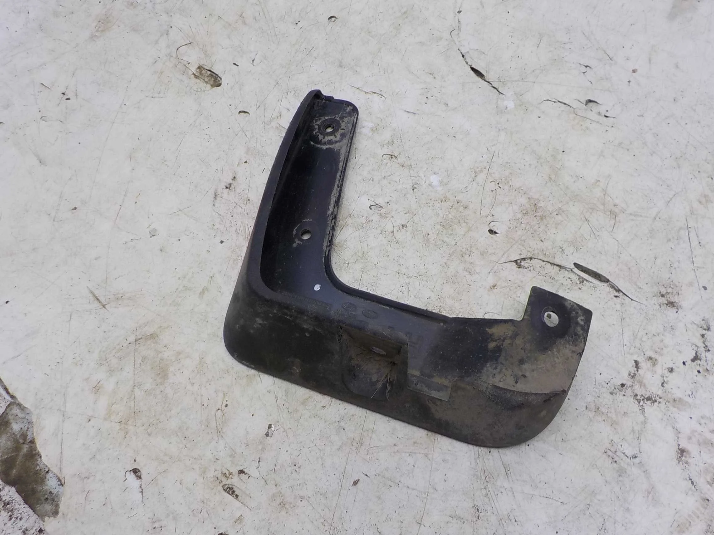 Брызговик Hyundai Solaris II (2017—2020) Перед Лево