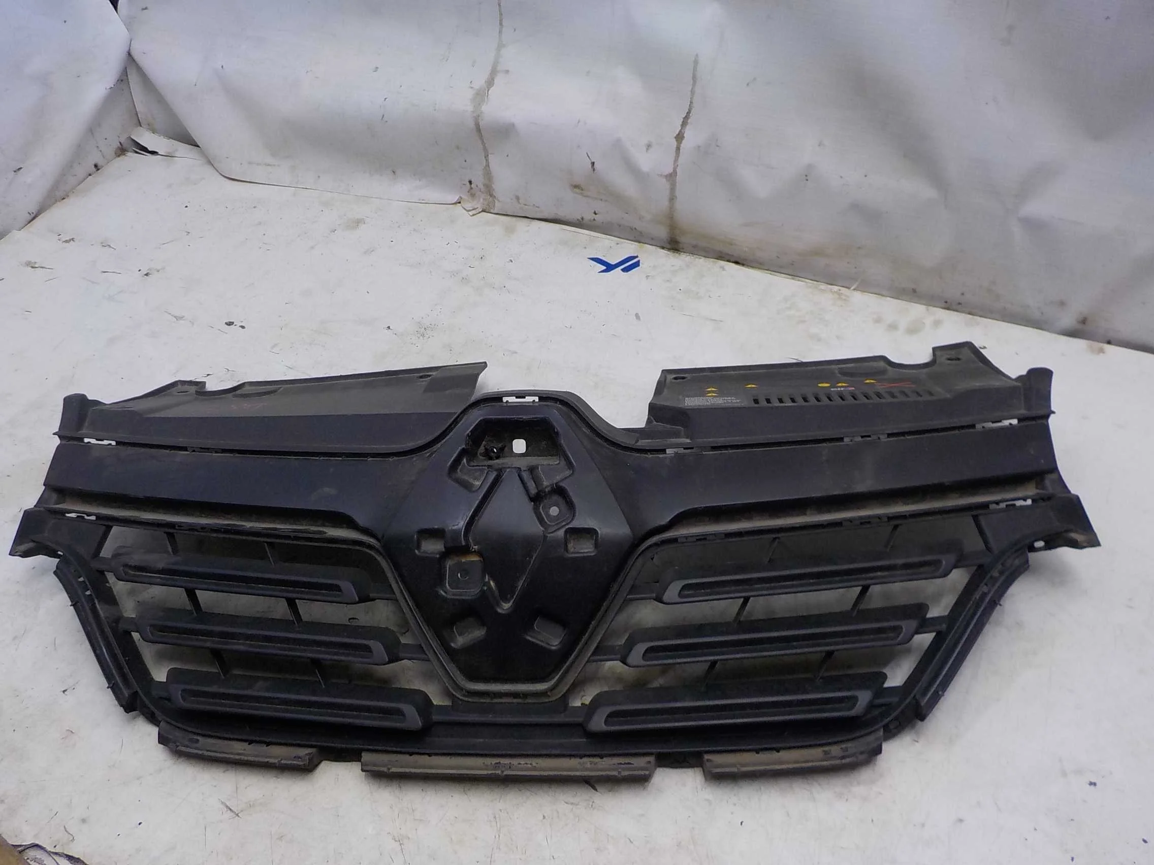 Решетка радиатора Renault Logan II рестайлинг (2018—2022)