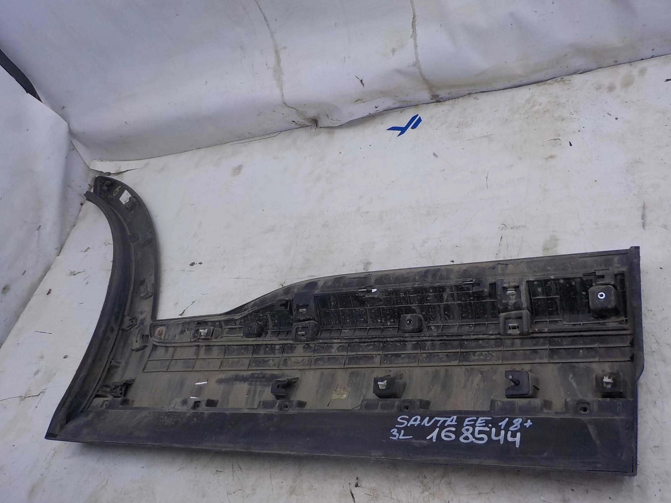 Накладка на дверь Hyundai Santa Fe IV (2018—2021) Зад Лево