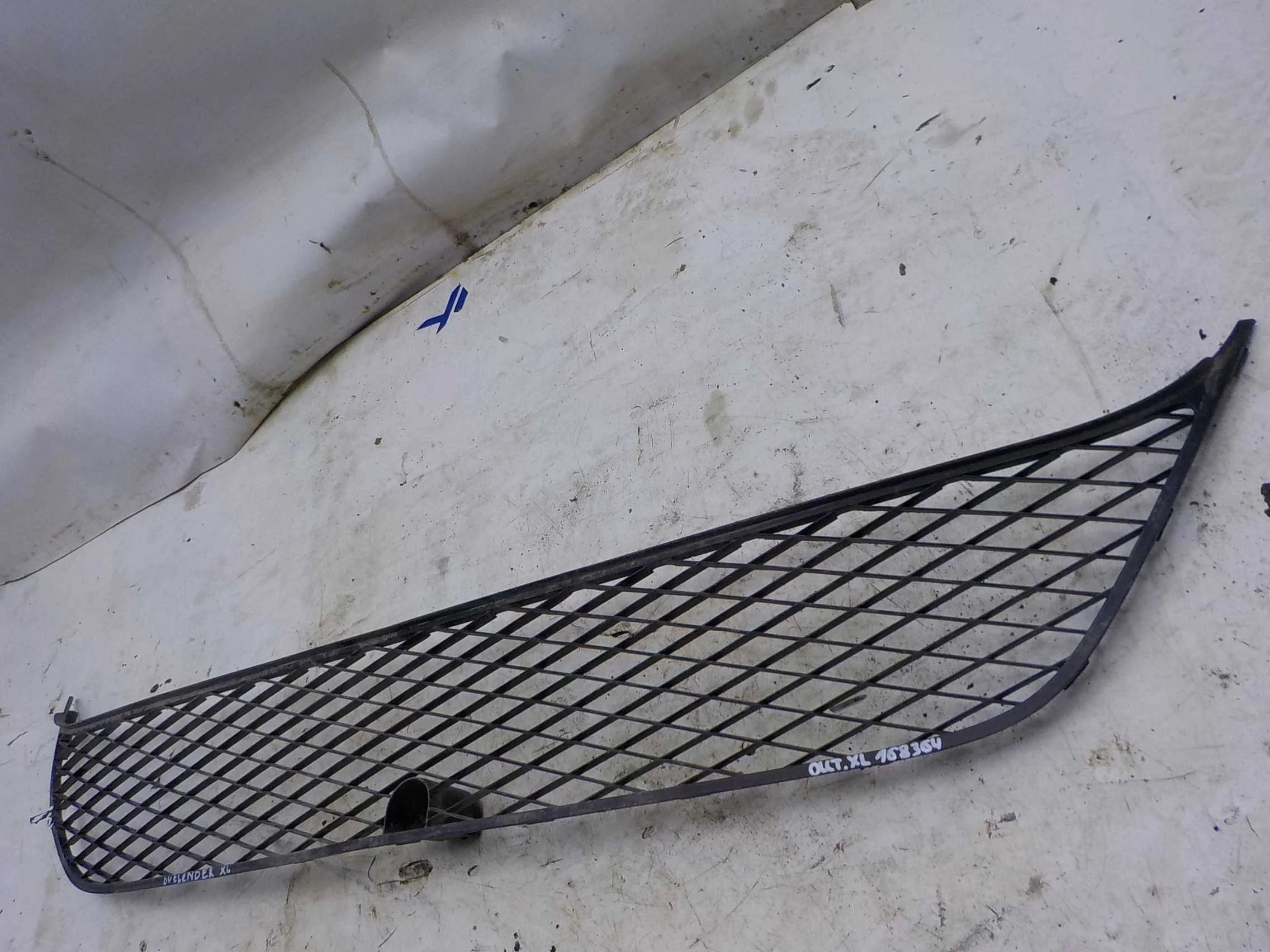 решетка бампера Mitsubishi Outlander II (2005—2009) Перед