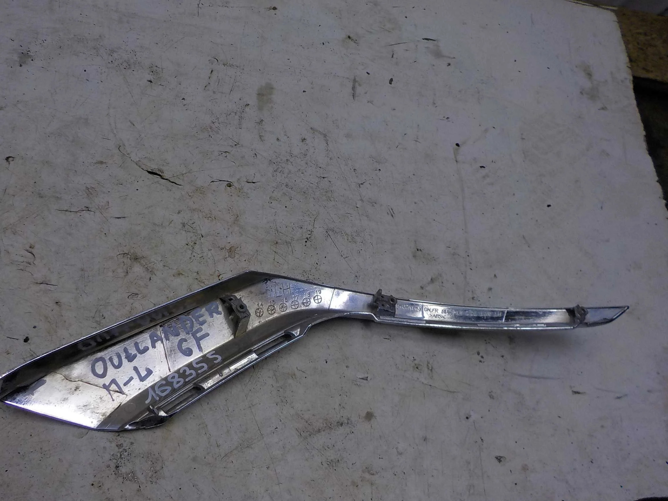 накладка на бампер Mitsubishi Outlander III (2012—2015) Перед Лево