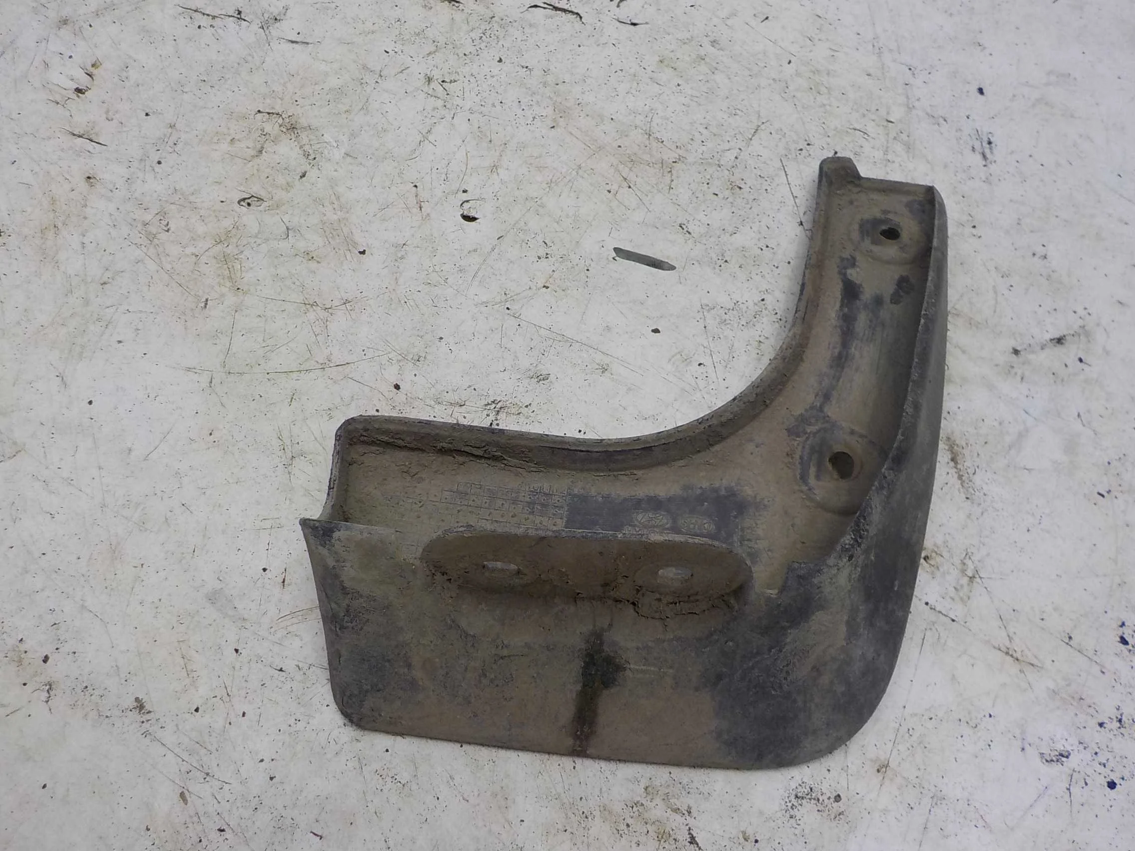 Брызговик Hyundai Solaris I (2010—2014) Зад Право