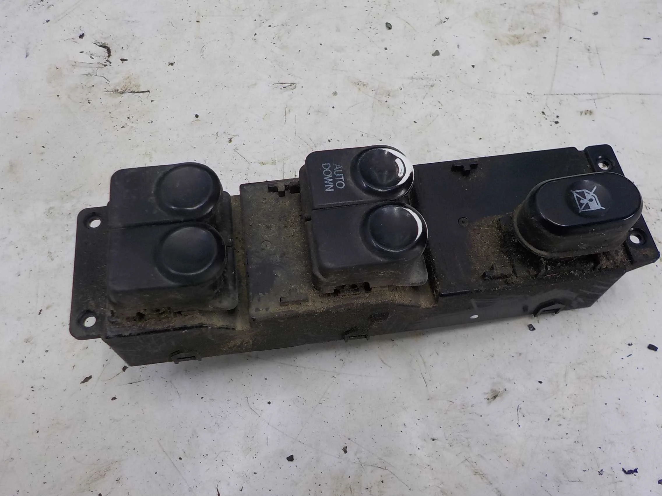 клавиши стеклоподъемников Hyundai Solaris I (2010—2014)