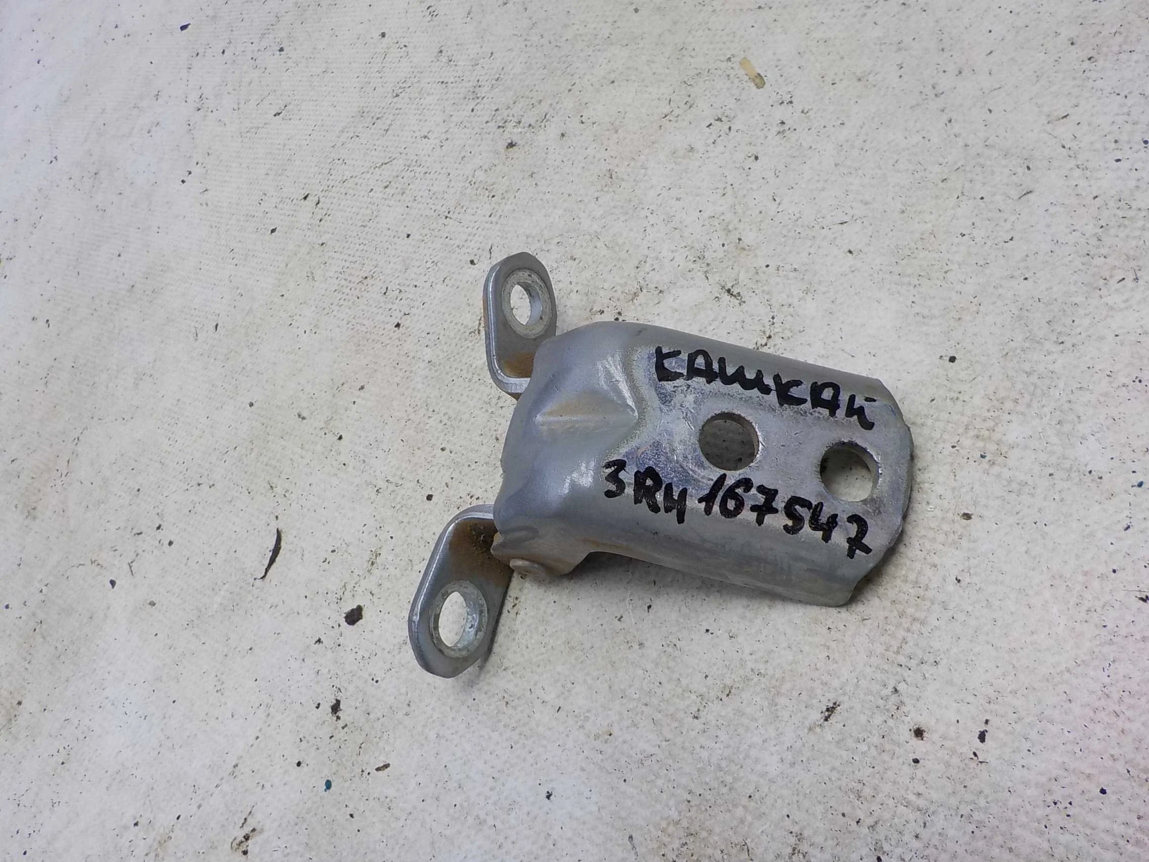 Петля двери Nissan Primera P11 (1995—2000) Зад Право Низ