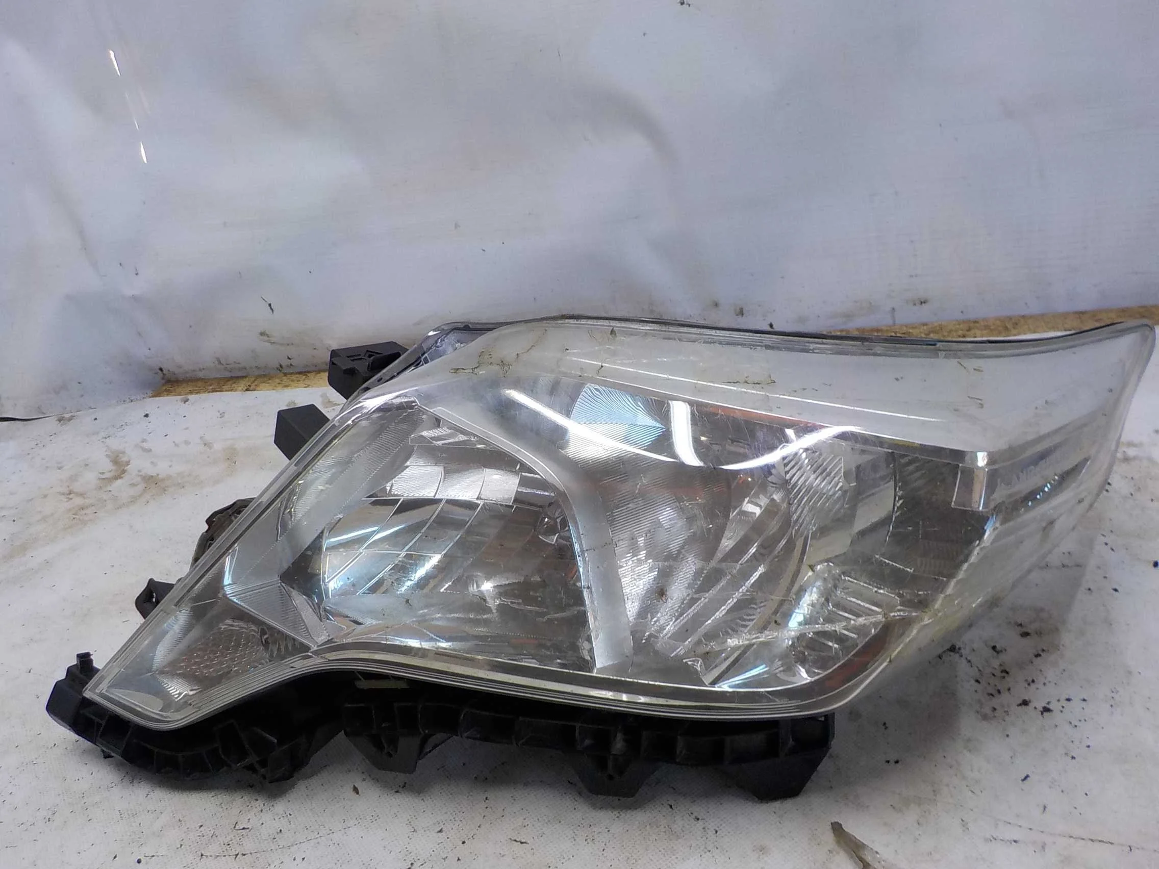 Фара Toyota Land Cruiser Prado 150 (2009—2013)  Лево