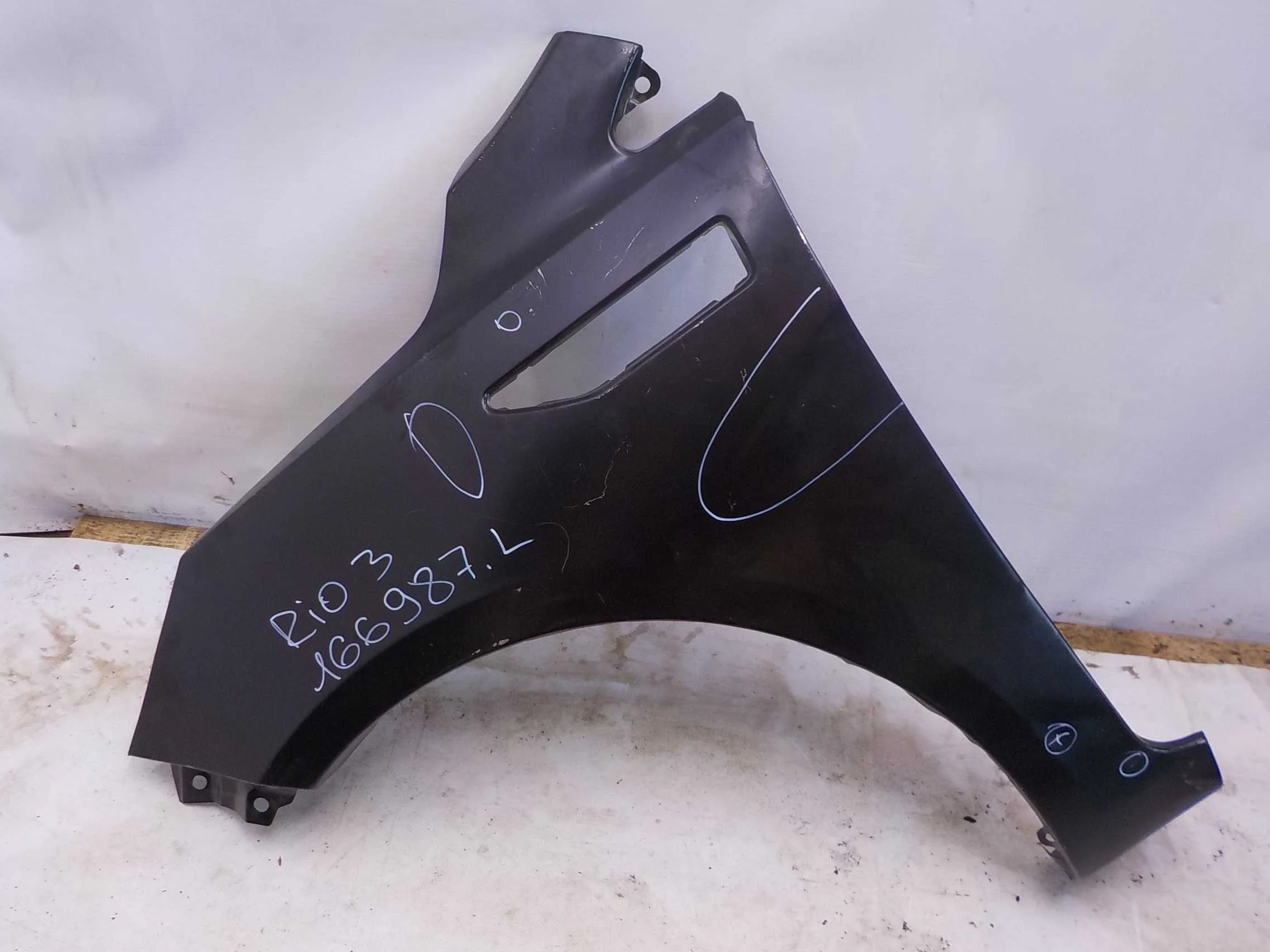 Крыло Kia Rio III (2011—2015) Перед Лево