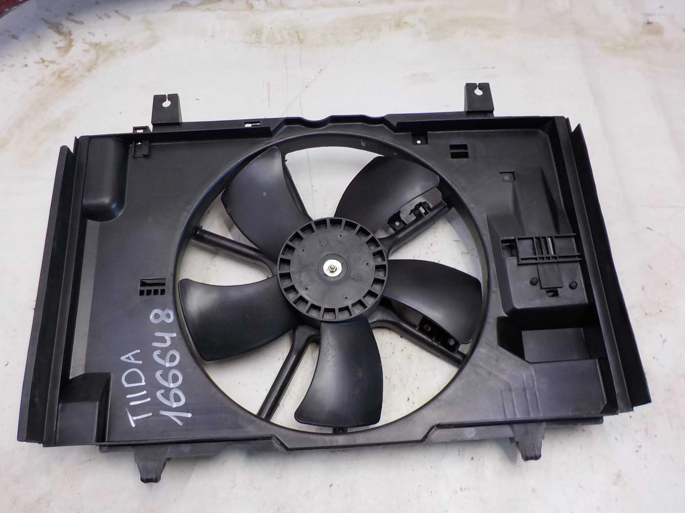 Диффузор радиатора Nissan Tiida C11 (2004—2012)