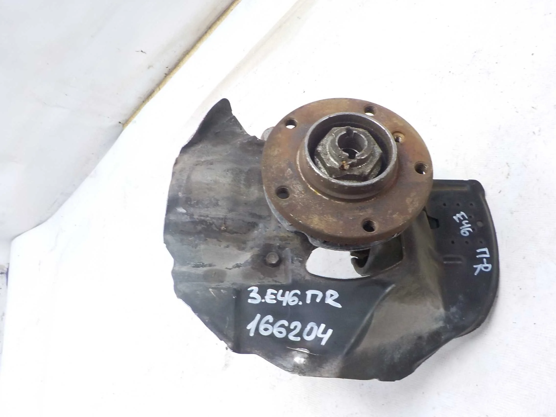 кулак поворотный BMW 3 серия E46 (1998—2003) Перед Право