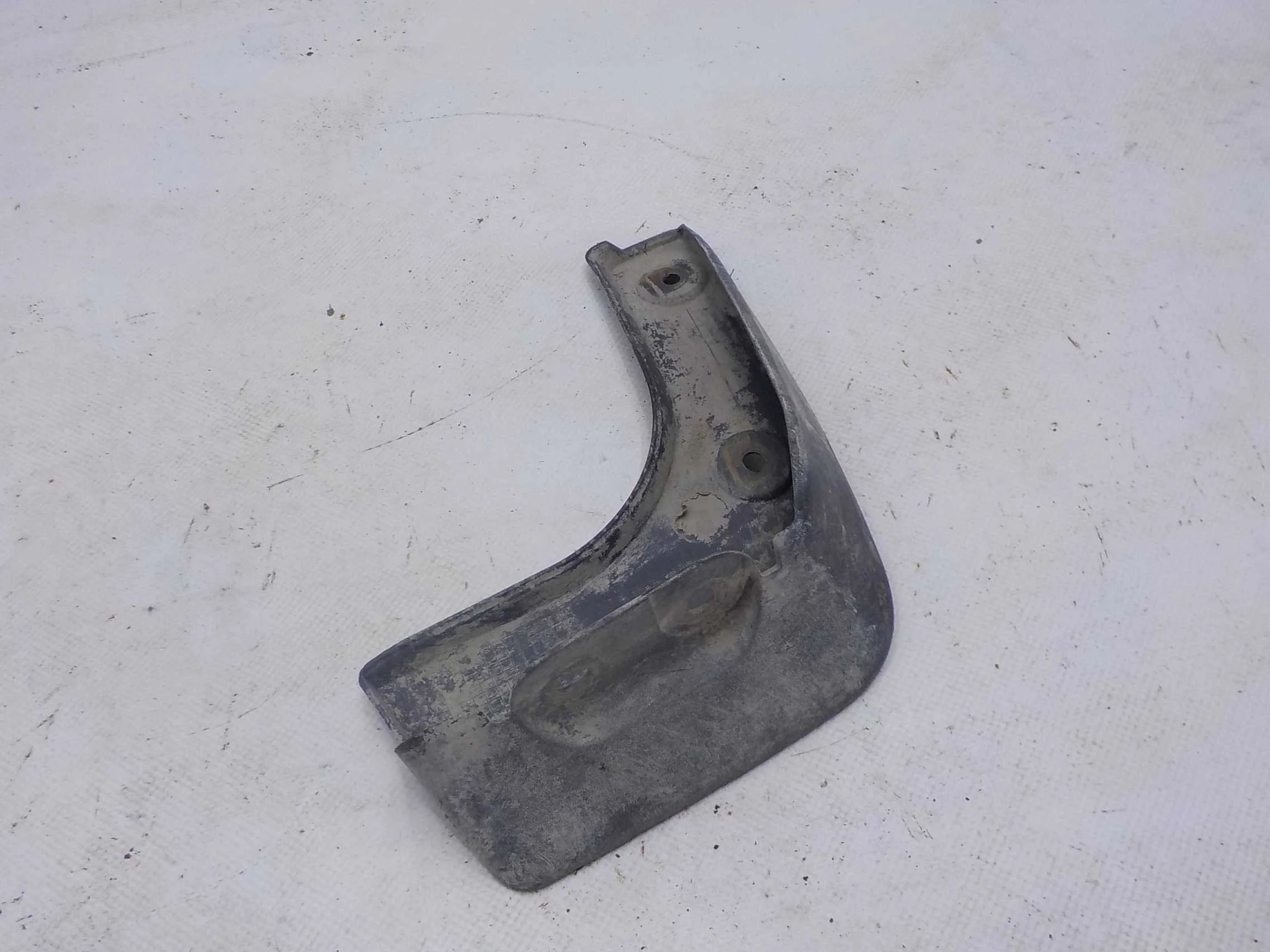 Брызговик Hyundai Solaris I (2010—2014) Зад Право