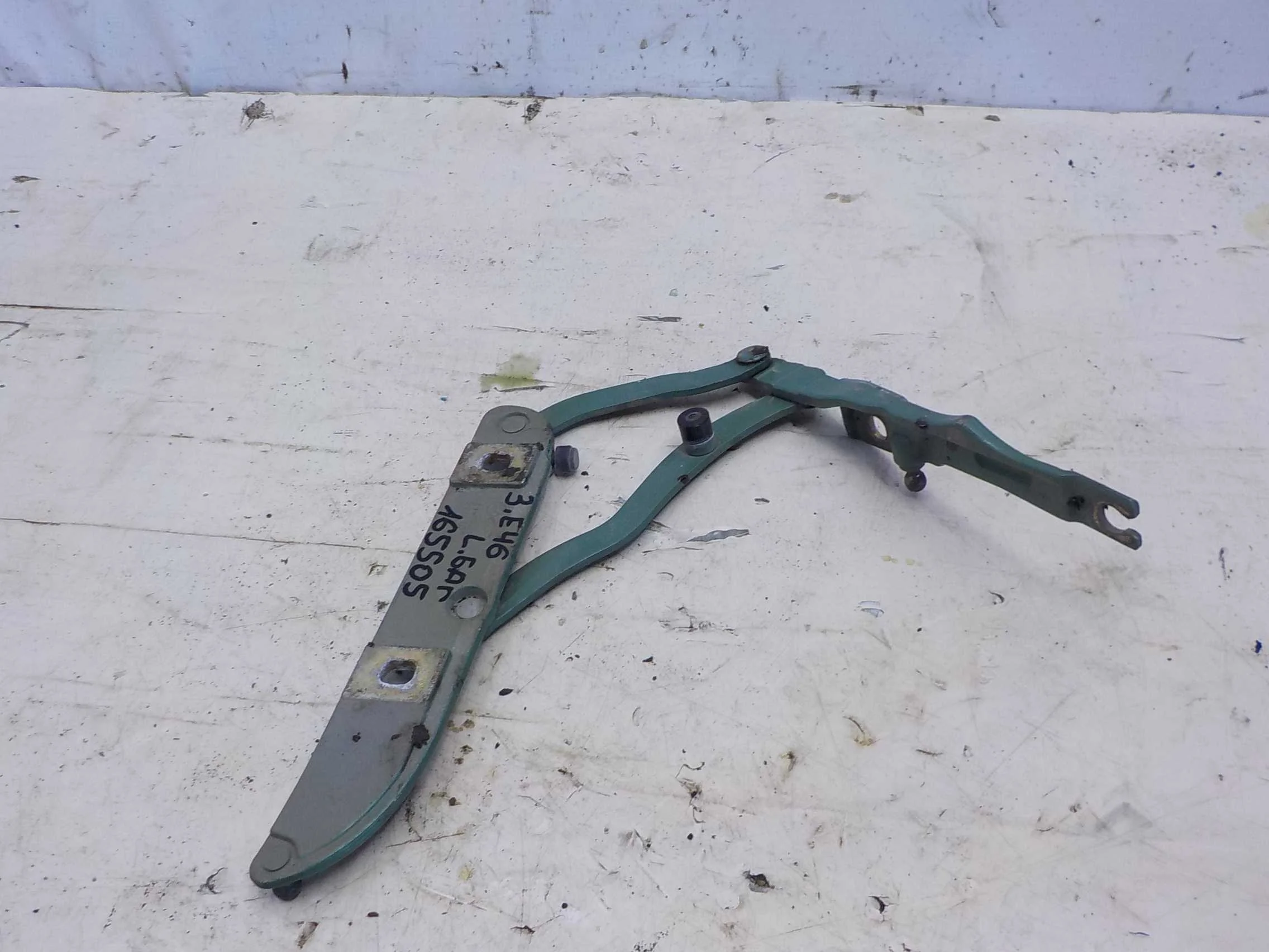 Петля крышки багажника BMW 3 серия E46 (1998—2003)  Лево